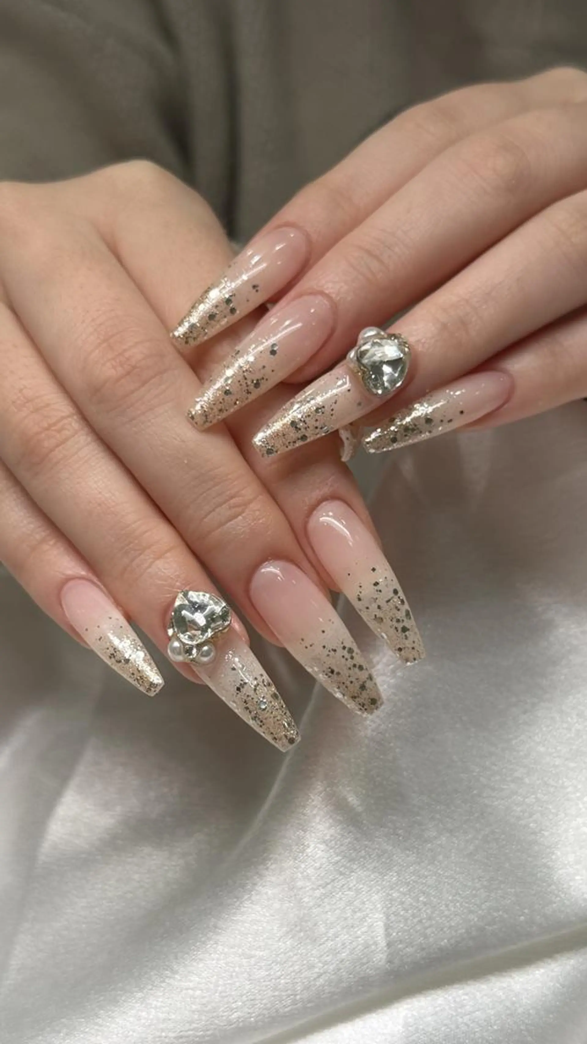 ネイル オーロラネイル ブルー チークネイル フットネイル フレンチネイル ハンドネイル NAILS168 池袋西口駅前店のネイルデザイン