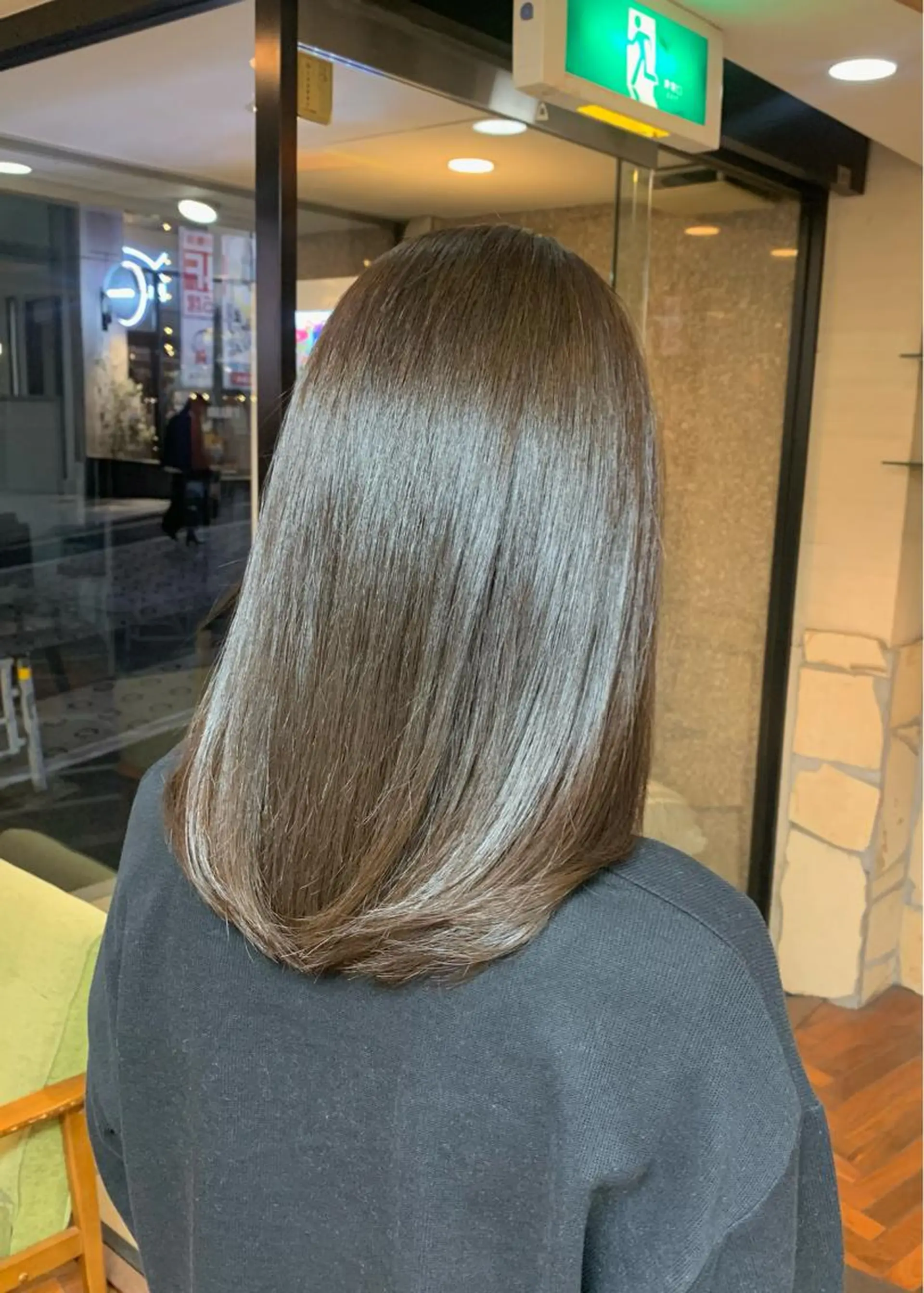 ミディアム カラー ベージュカラー ブリーチ ブリーチなしカラー オリーブベージュ ヘアカラー トリートメント LUMO所属・矢野 晃平のヘアスタイル