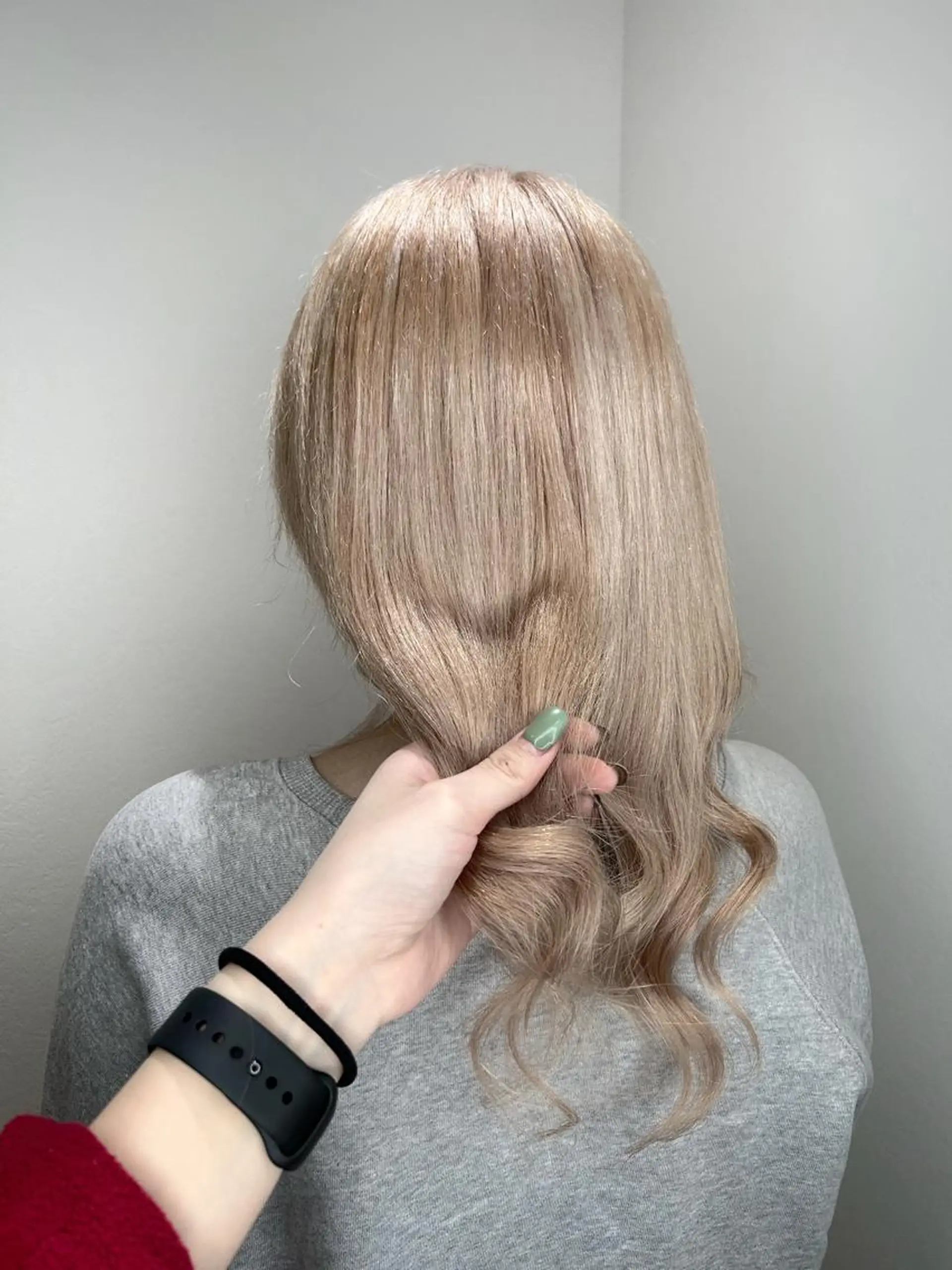 ミディアム カラー ベージュカラー ホワイトベージュ ENA💗NEXT /ハイトーンエクステのヘアスタイル