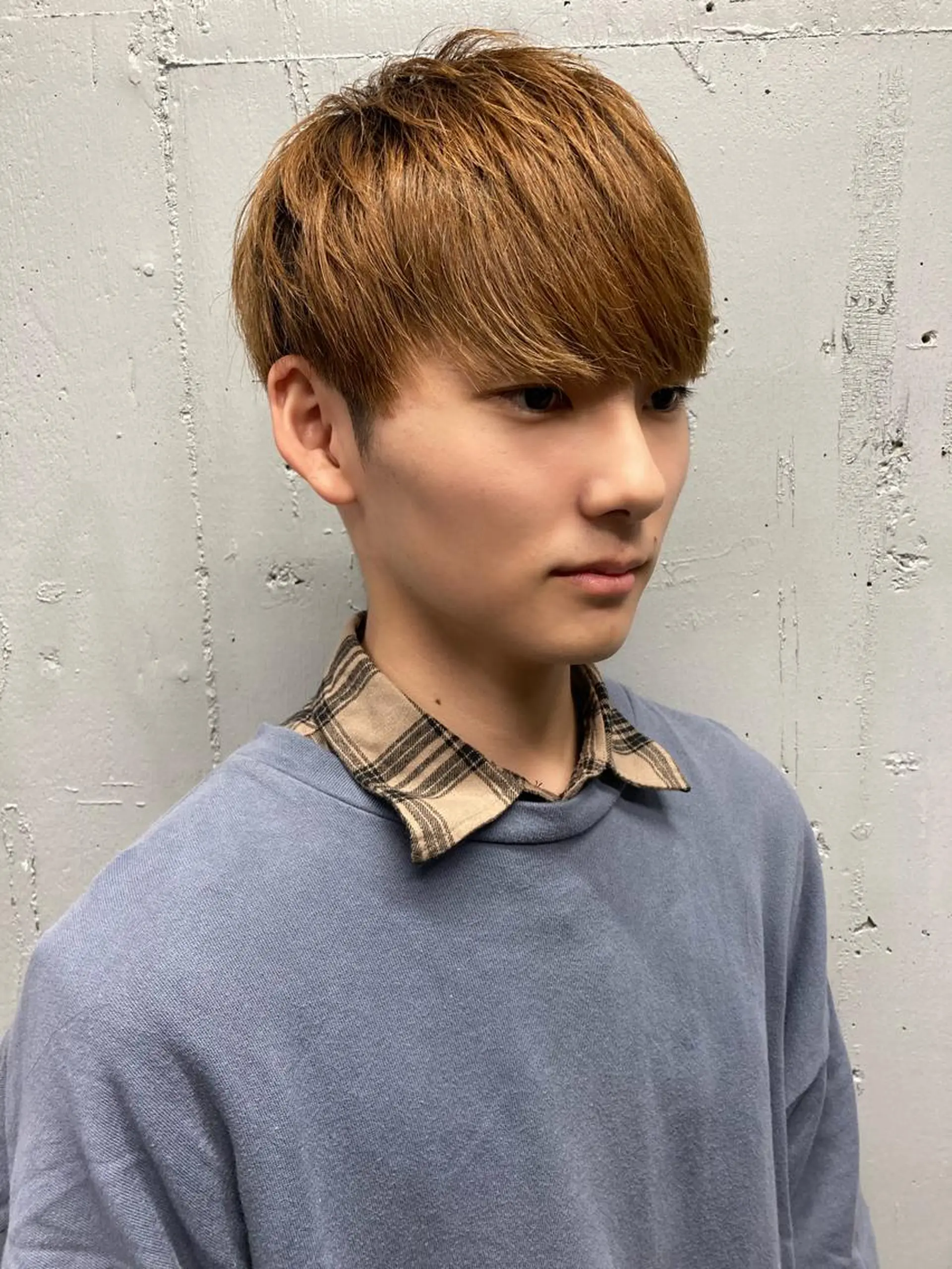 メンズ マッシュ 顔まわりレイヤー デザインカットのヘアスタイル