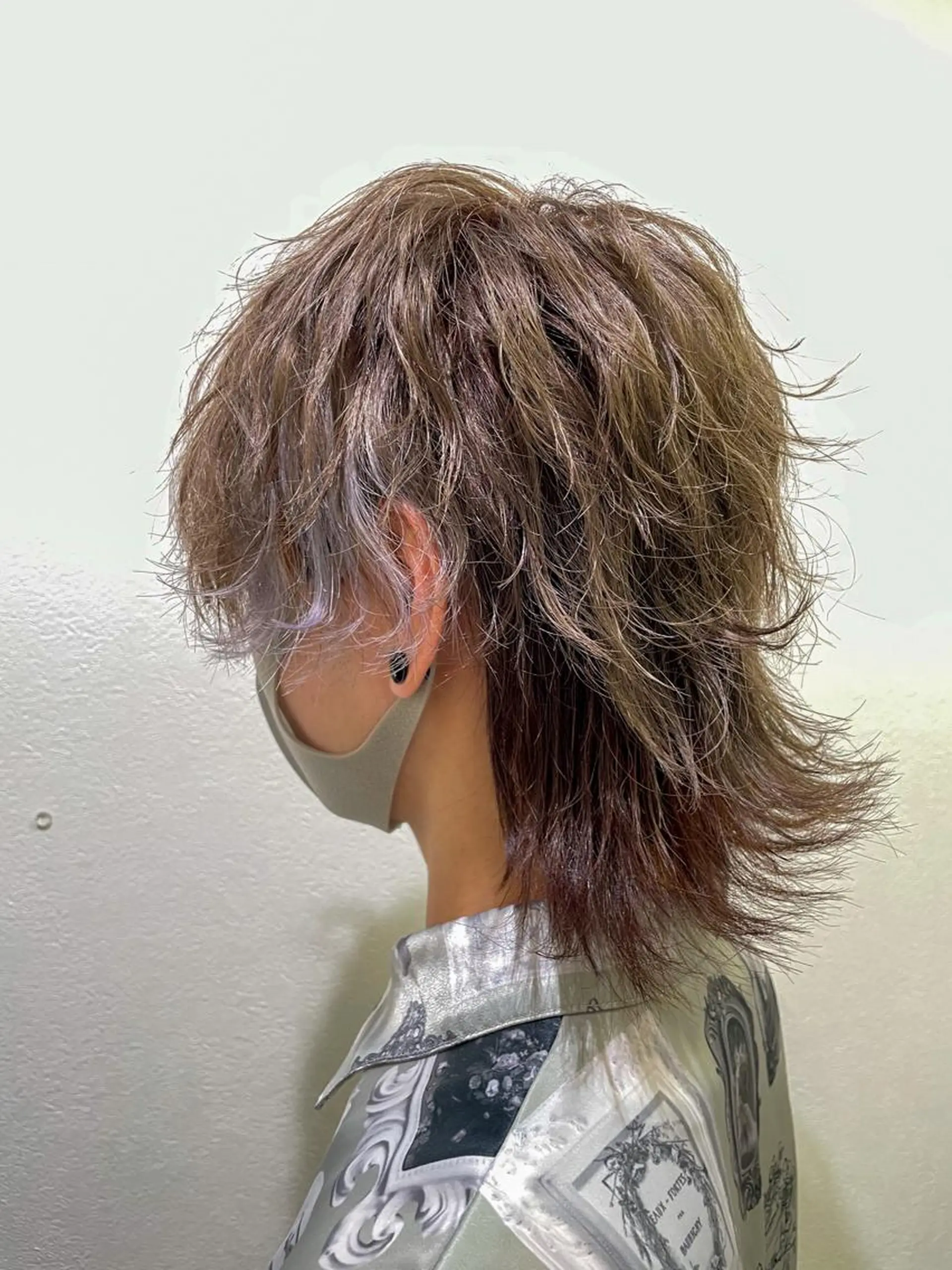 カラー メンズ 渡部凌我 小顔ウルフ ハイトーンカラーのヘアスタイル