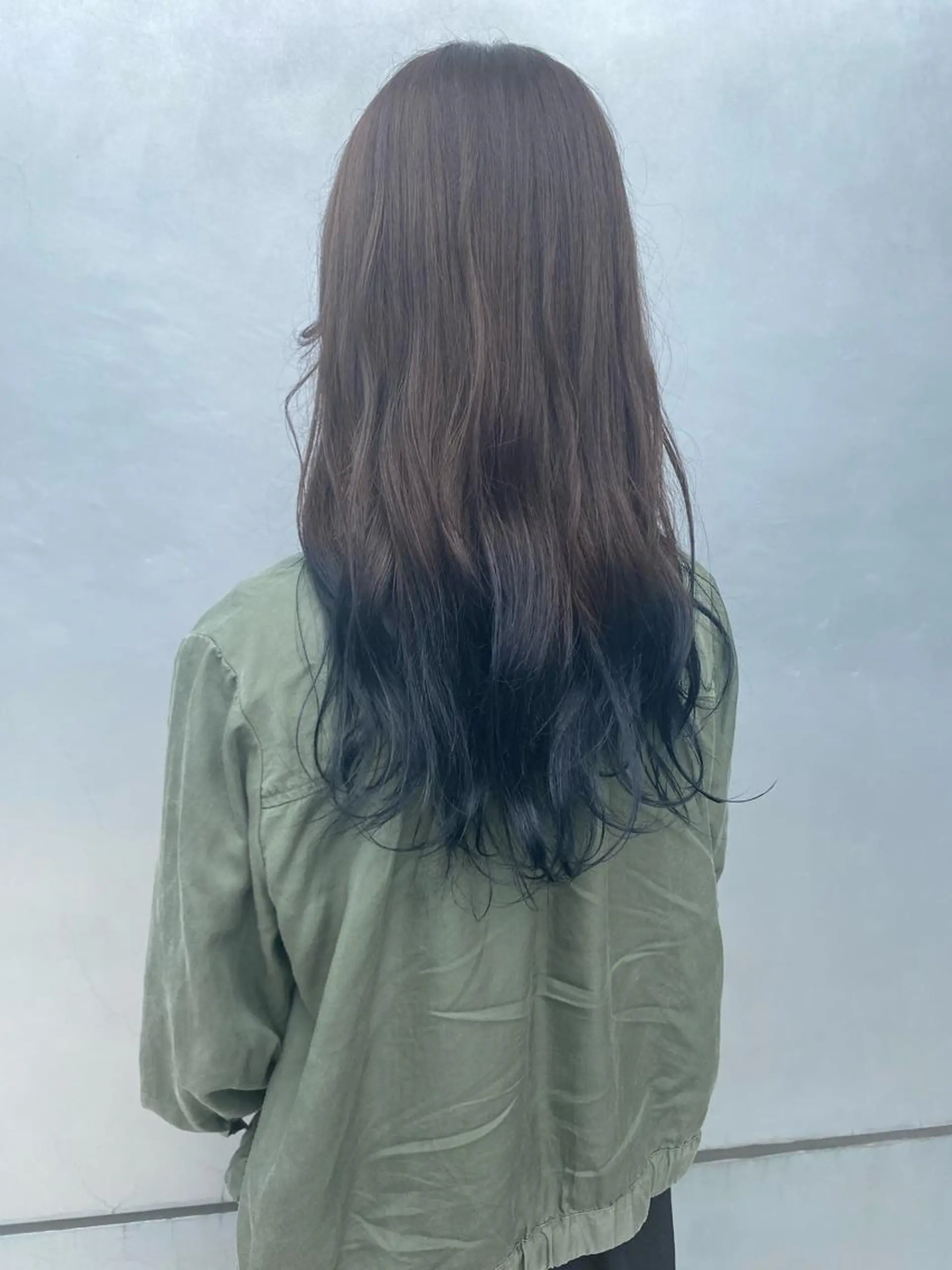 ロング カラー パーマ ヘアアレンジ メンズ キッズ ネイル マツエク・マツパ メンズブリーチ メンズハイトーン 学生（メンズ向け） ブリーチ デザインカラー ヘアカラー トリートメント 韓国🇰🇷レイヤー カットオリーブカラーのヘアスタイル