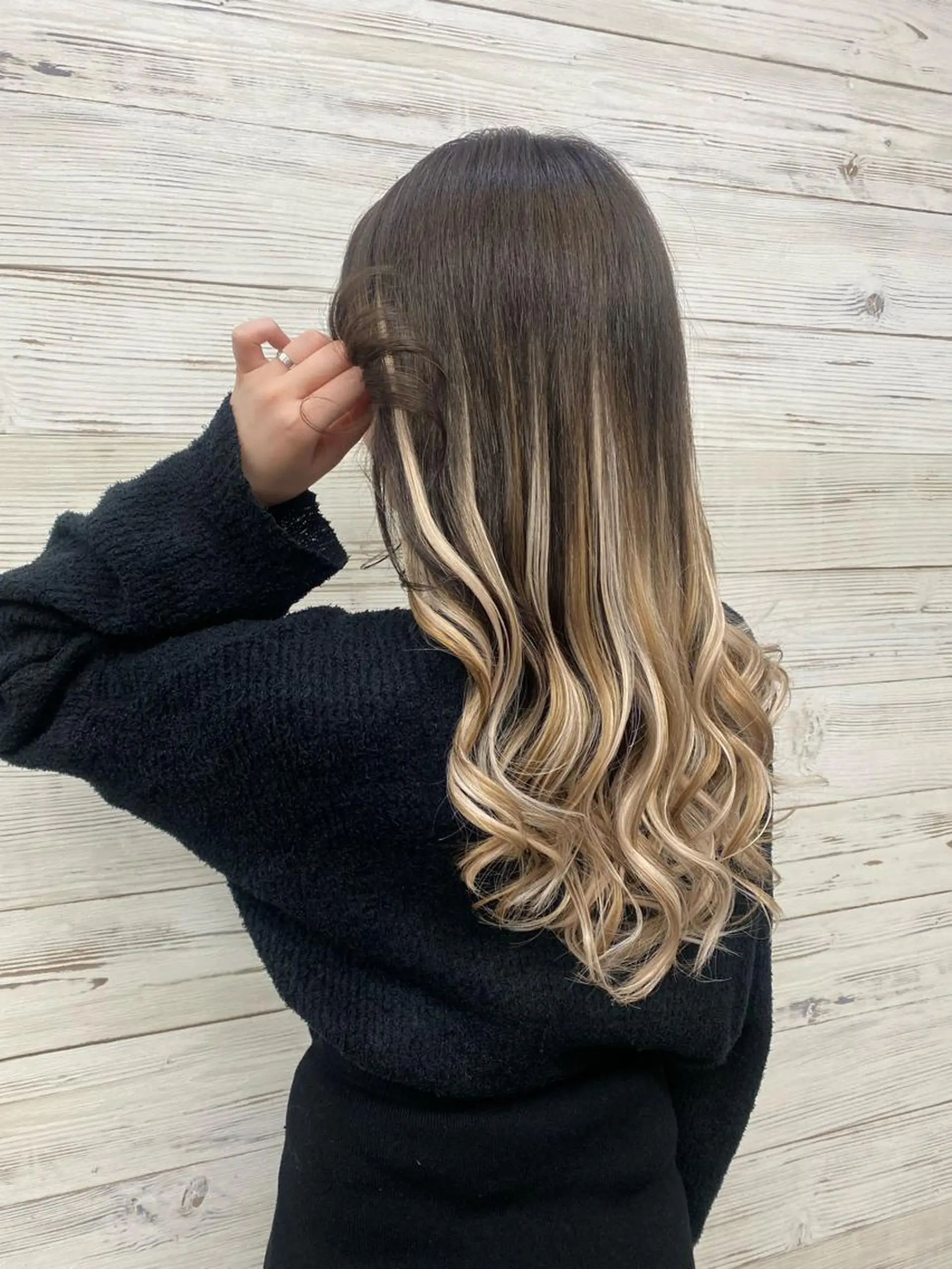 ミディアム カラー ヘアアレンジ アイブロウ ショートボブ 編み込みエクステ シールエクステ ミディアムパーマ バレイヤージュ LAVENDIA 初音のヘアスタイル