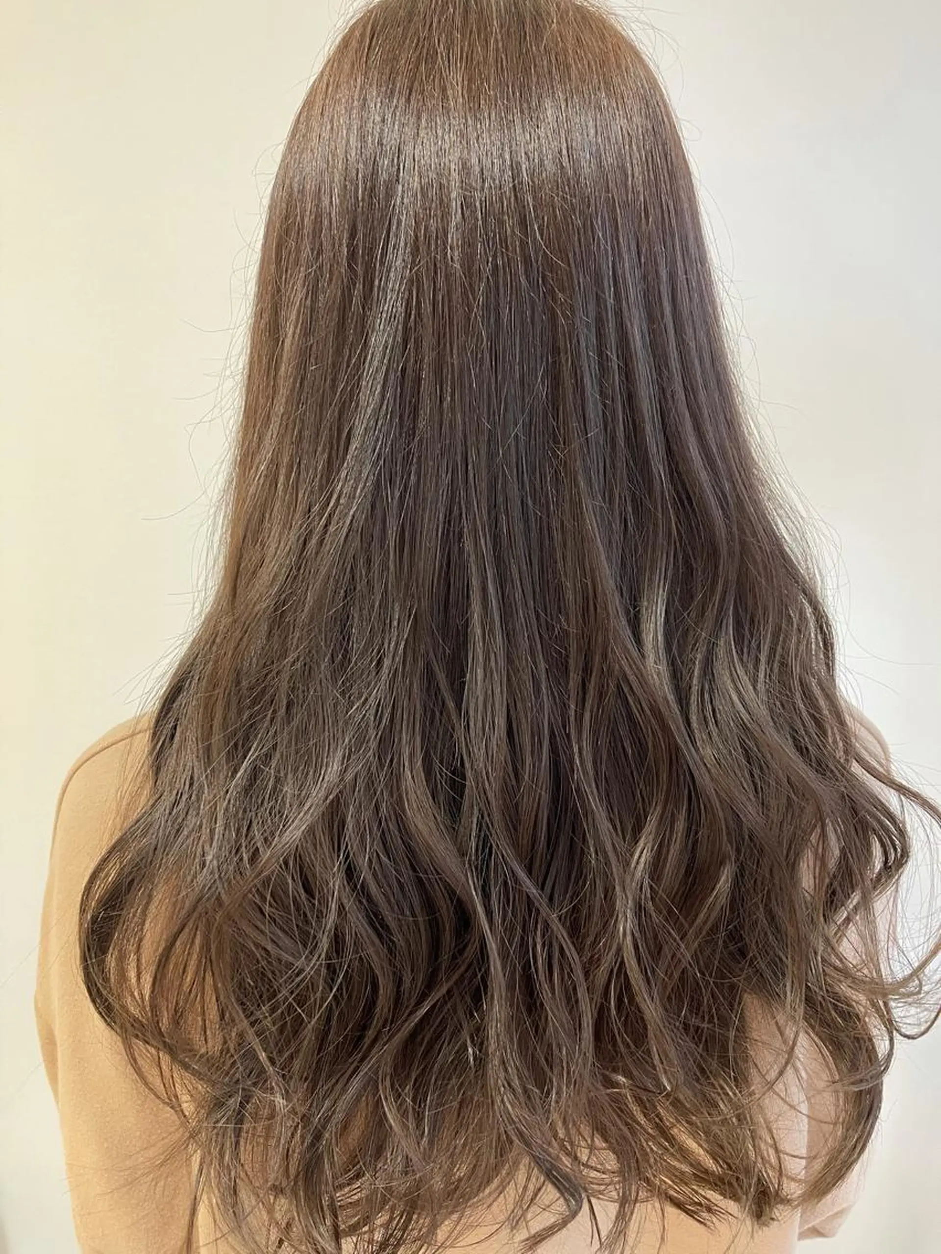 ロング カラー アッシュ ベージュカラー カット ヘアカラー トリートメント LICO HAIR×RELAXATION所属・m i k u n aのヘアスタイル