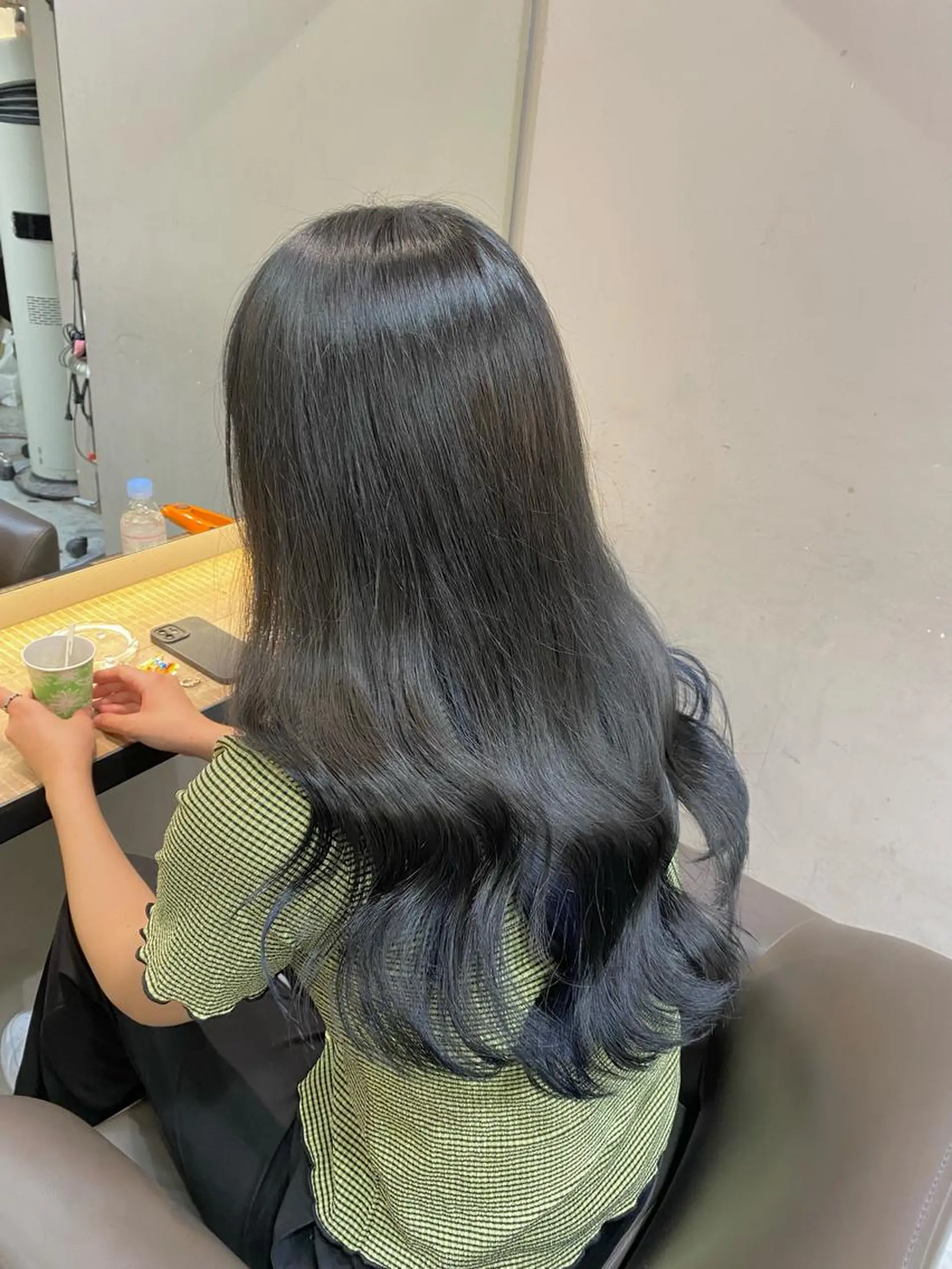 ロング カラー ヘアアレンジ 黒髪 ブルーカラー ブルーブラック 透明感カラー ヘアカラー トリートメント ヘアセット 渋谷/原宿♡PELE 縮毛矯正/ストレートのヘアスタイル