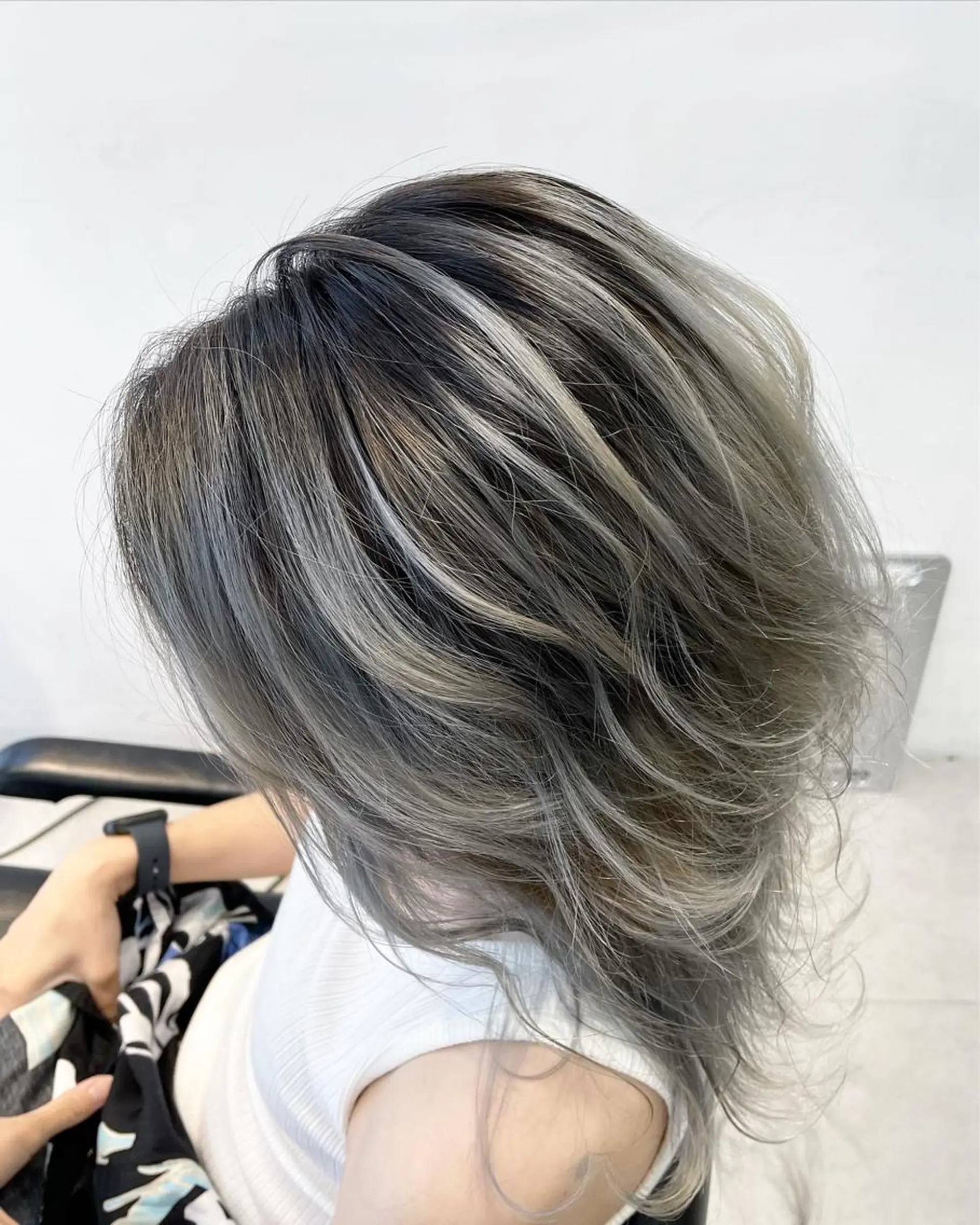 ミディアム カラー ヘアアレンジ バレイヤージュ ブリーチ ケアブリーチ ダブルカラー 髪質改善 ヘアカラー 髪質改善×ハイトーン 中田啄也のヘアスタイル