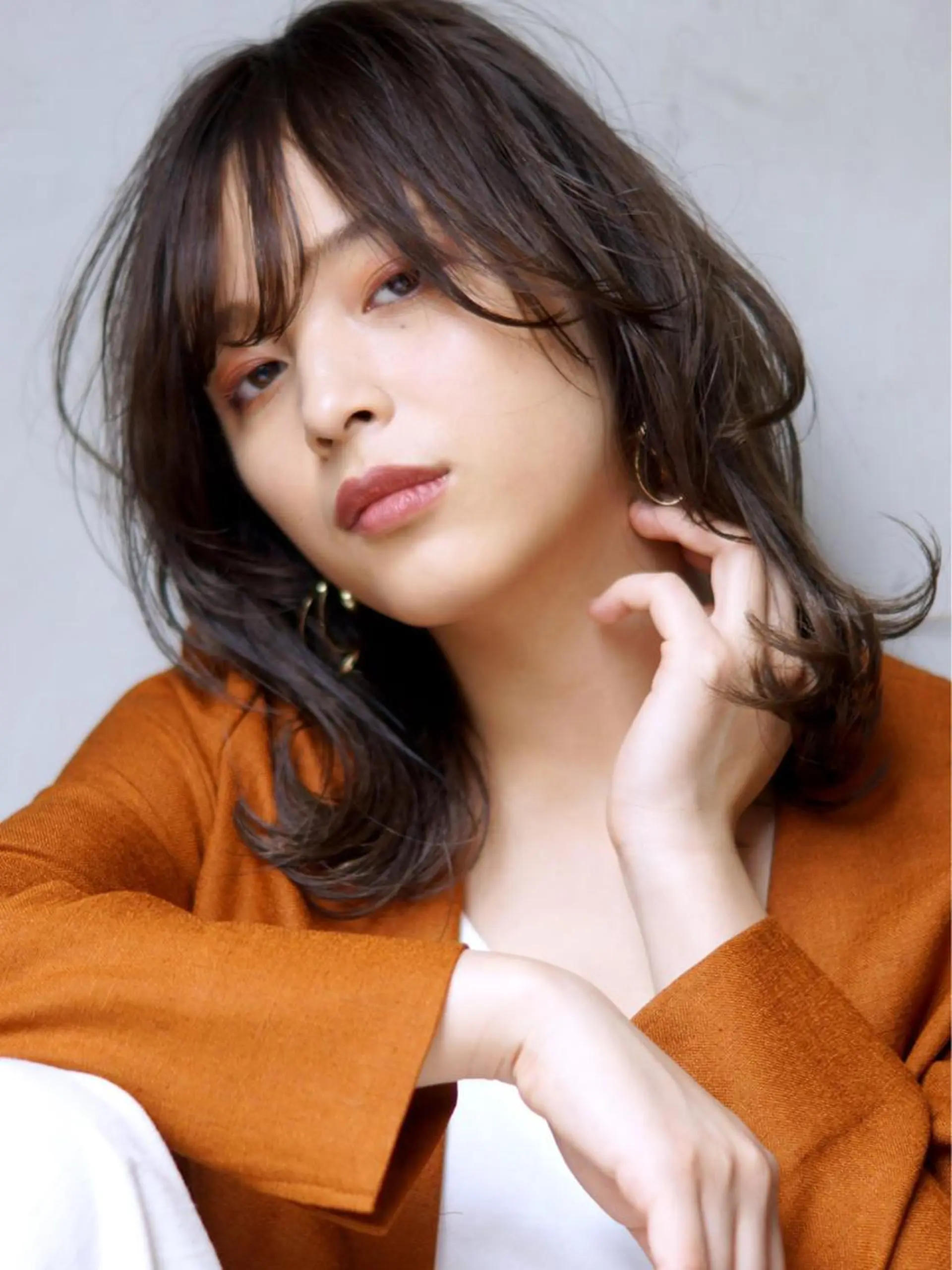 ミディアム カラー パーマ コバヤシ リョウのヘアスタイル