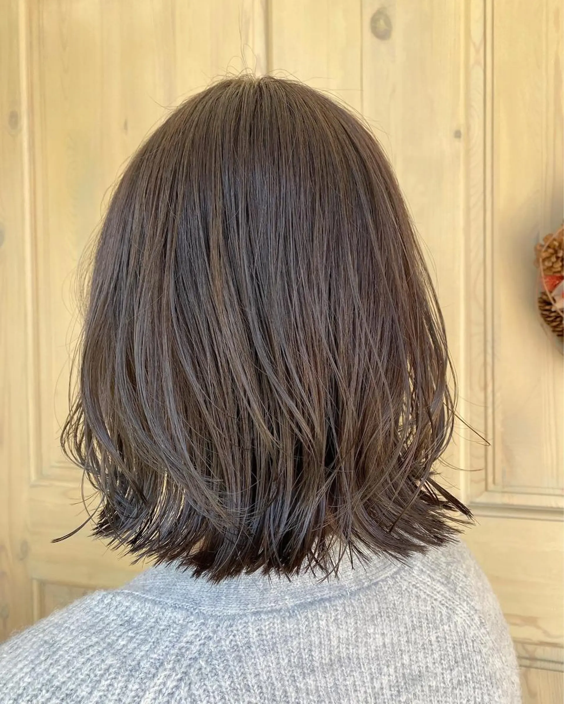 ミディアム カラー アッシュ ベージュカラー カット ヘアカラー レイヤーカット/ 根本瑠実のヘアスタイル