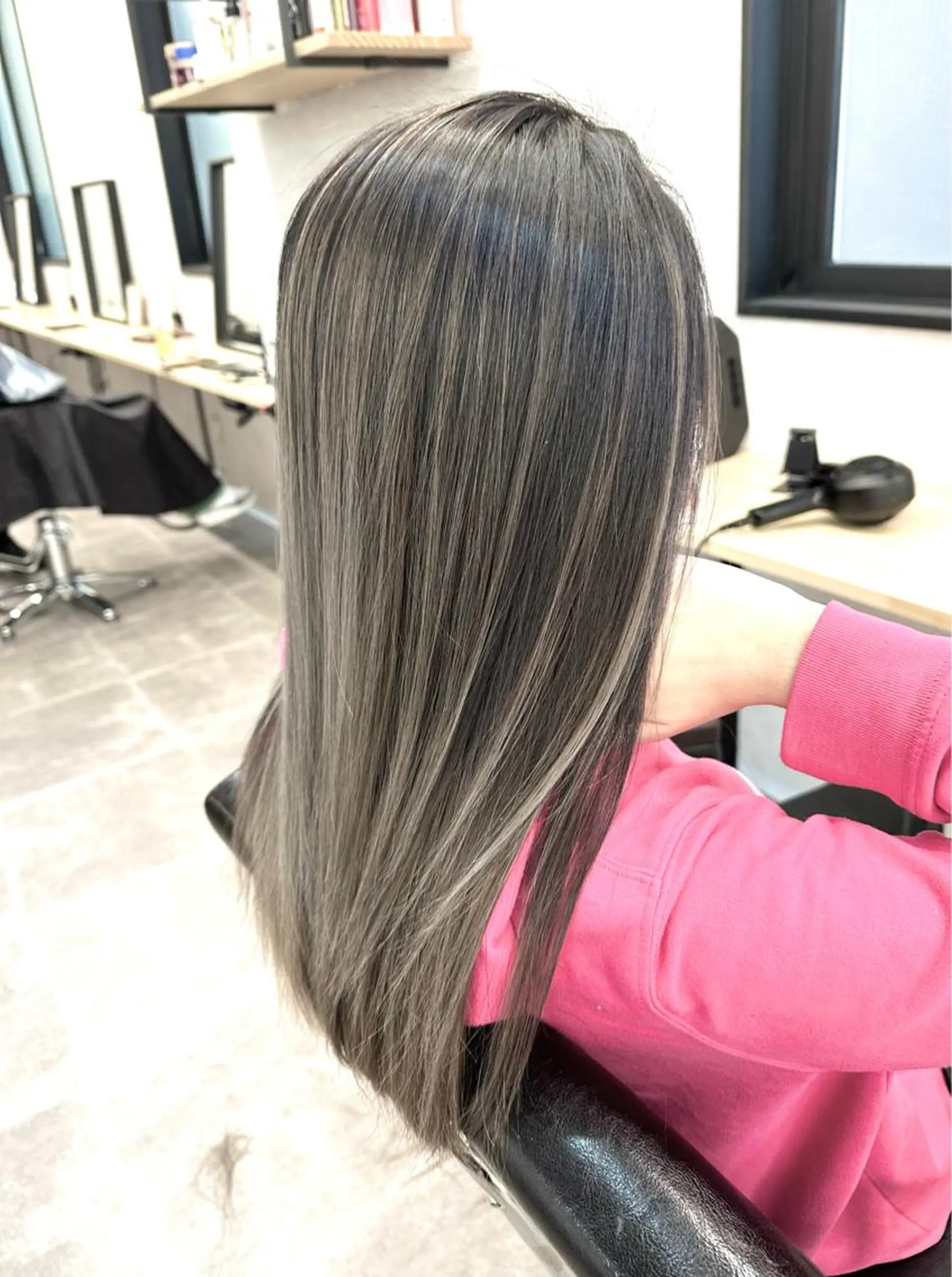 セミロング シールエクステ エクステ ハイライト レイヤーカット ヘアカラー シール、 ハネエクステのヘアスタイル