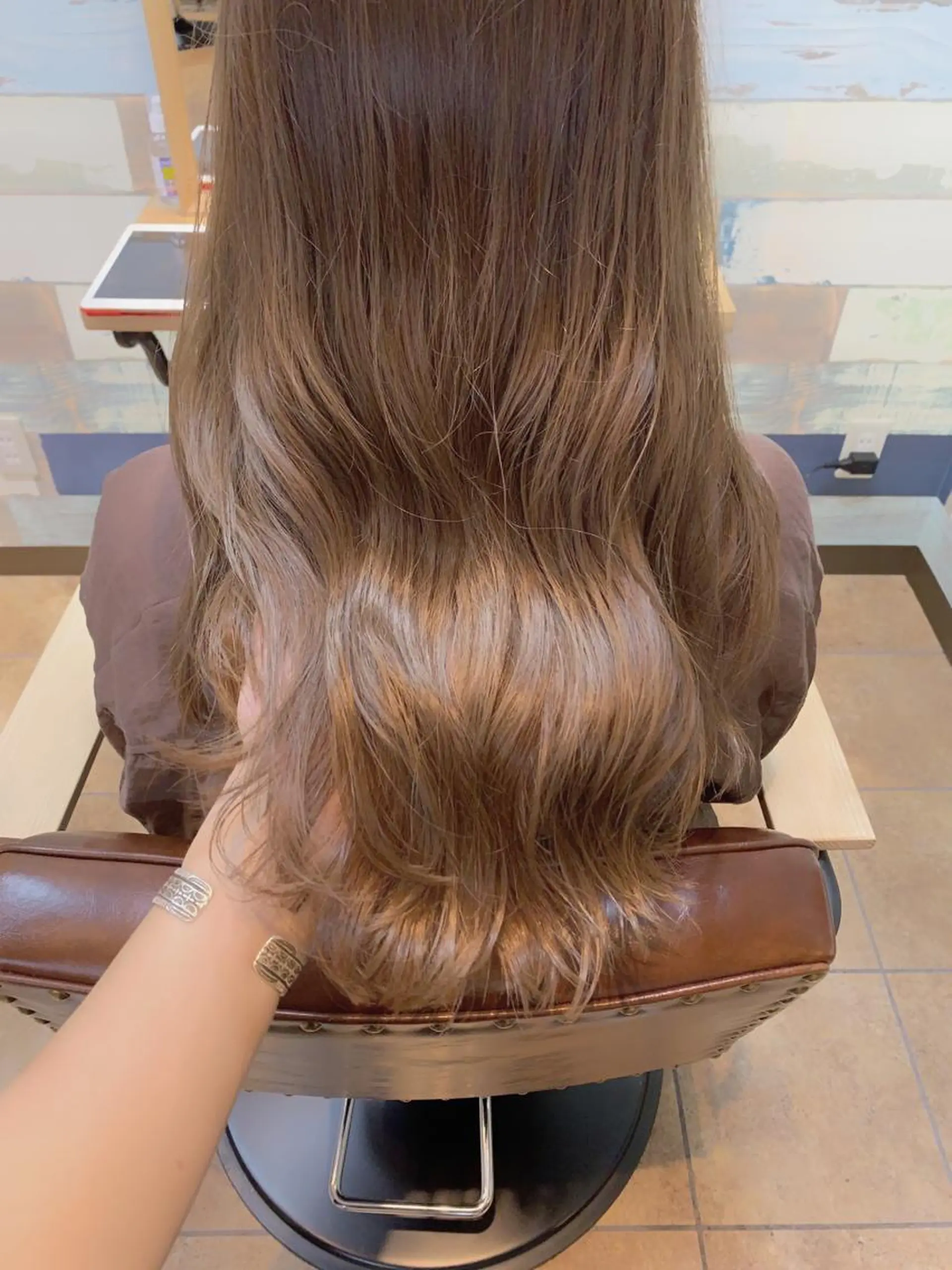 ロング カラー ベージュカラー ミルクティーベージュ ミルクティーラテ ブリーチなし Wカラー🩷星野翔太のヘアスタイル