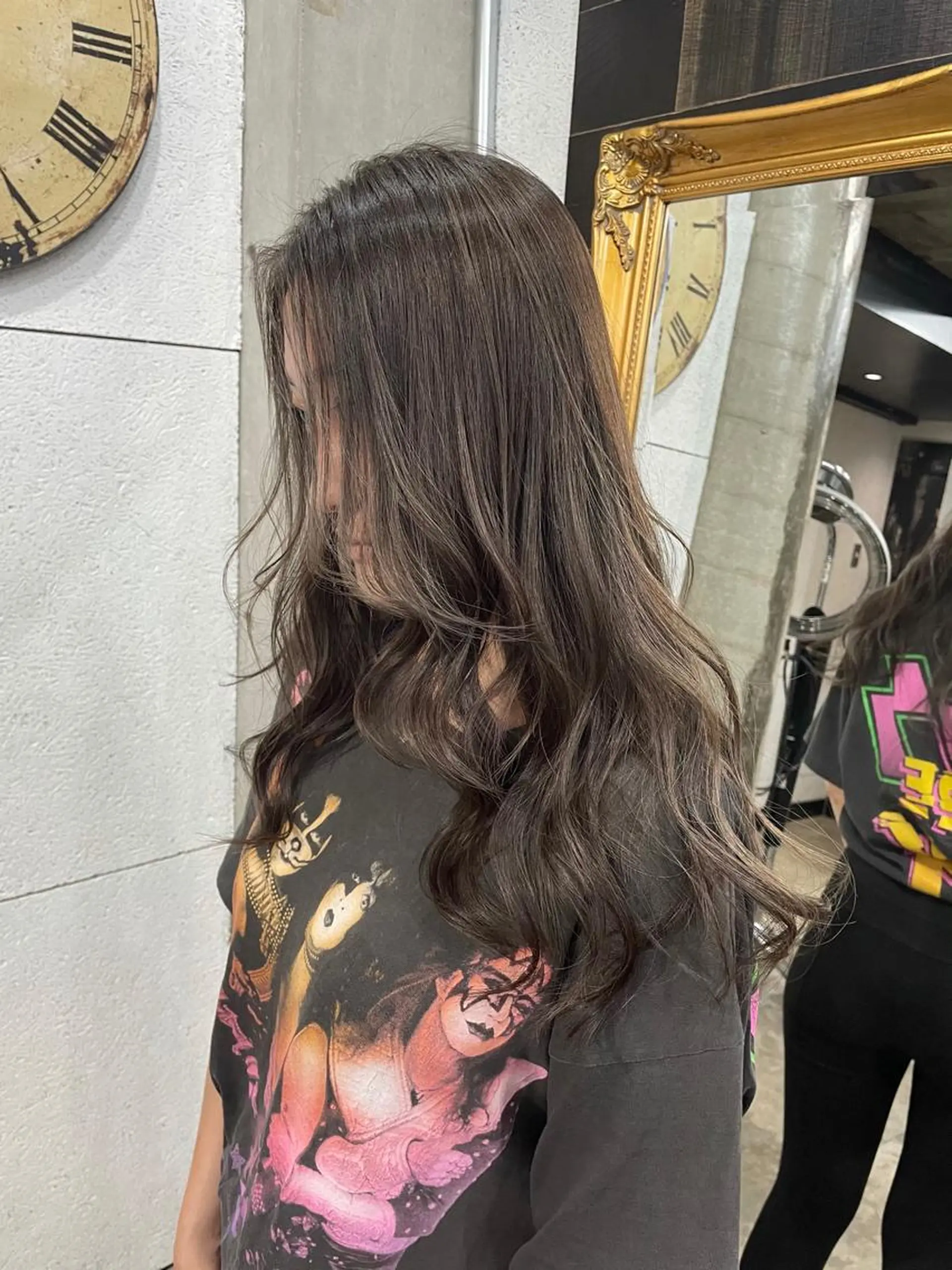 ミディアム カラー グレージュ オリーブグレージュ オリーブグレー カット ヘアカラー トリートメント 西村あきや トレンド韓国ヘアのヘアスタイル