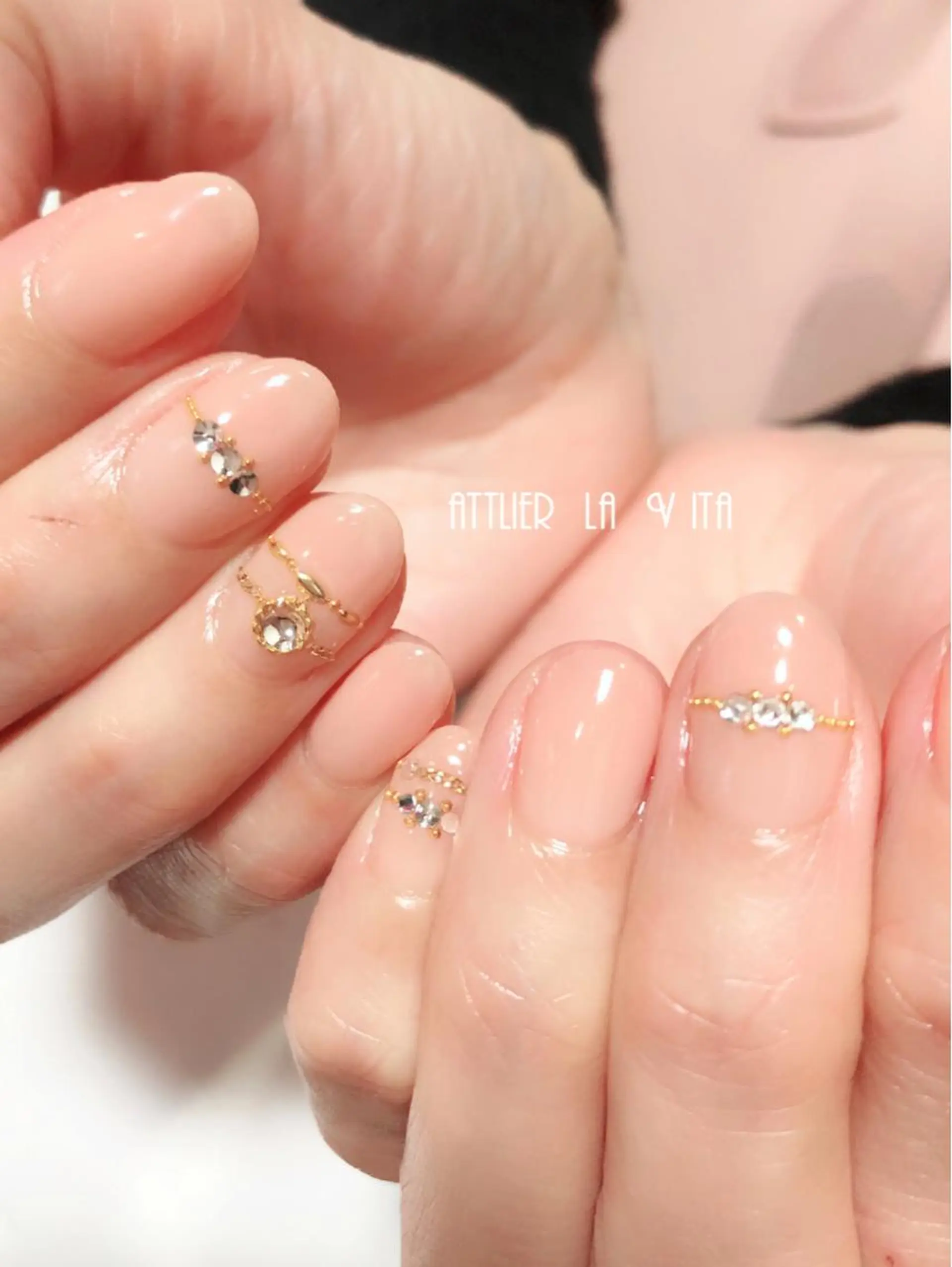 ネイル オフィスネイル ストーンネイル ハンドネイル atelier la vita所属・lavita. mimuraのネイルデザイン