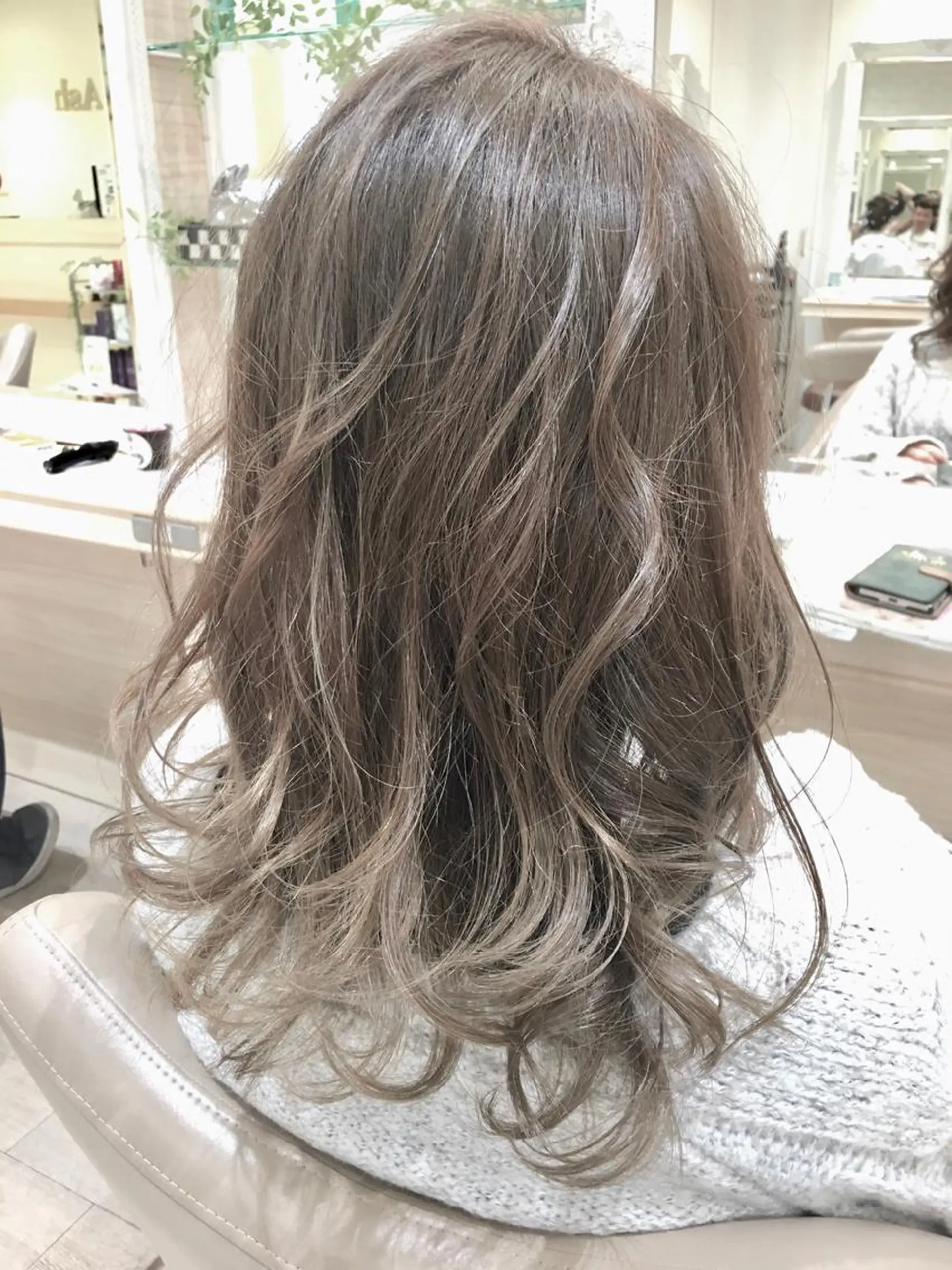 セミロング カラー 透明感カラー グラデーションカラー グレージュ イルミナカラー 店長     押野 勇也のヘアスタイル