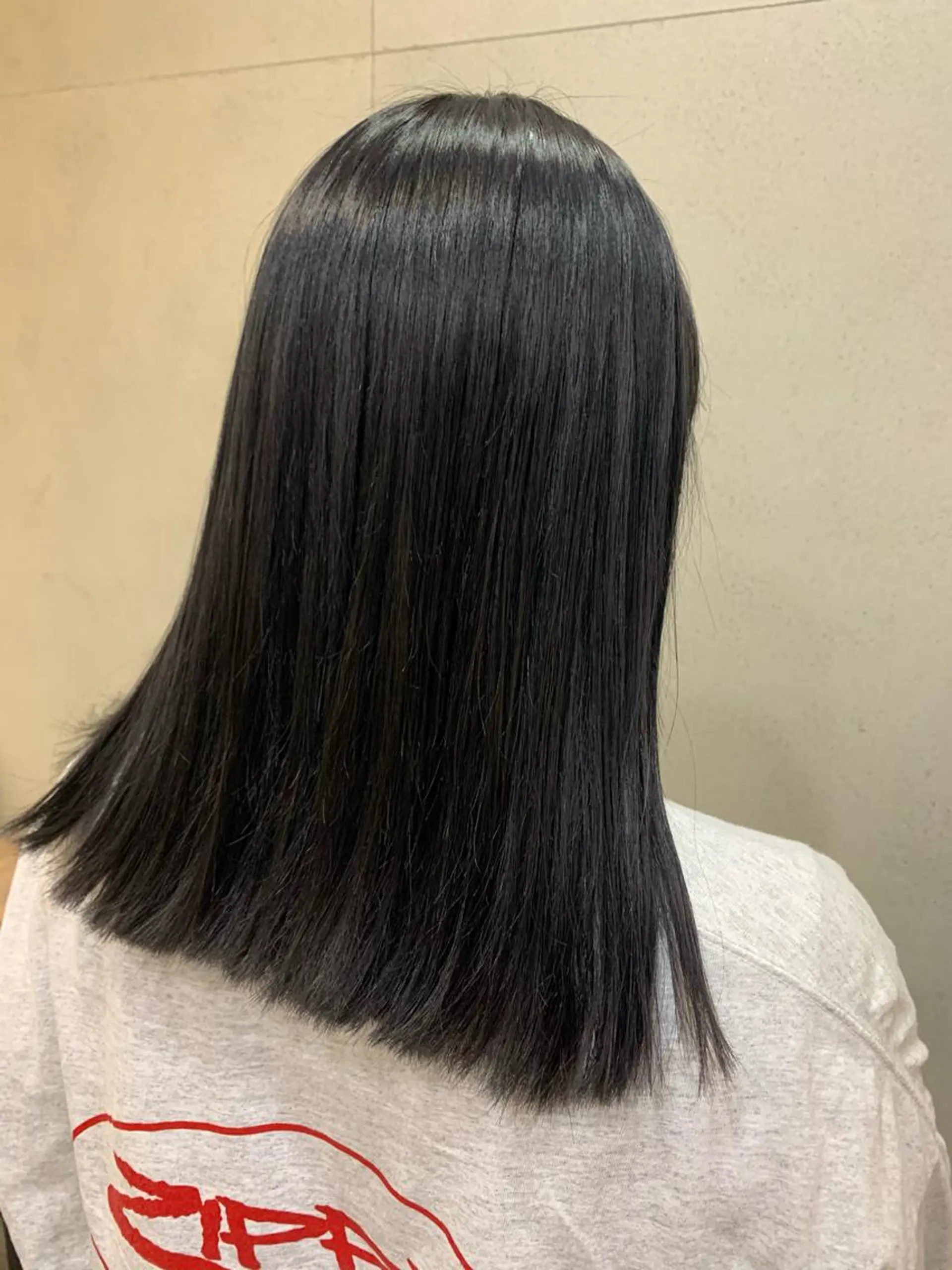 セミロング おせ ちさとのヘアスタイル