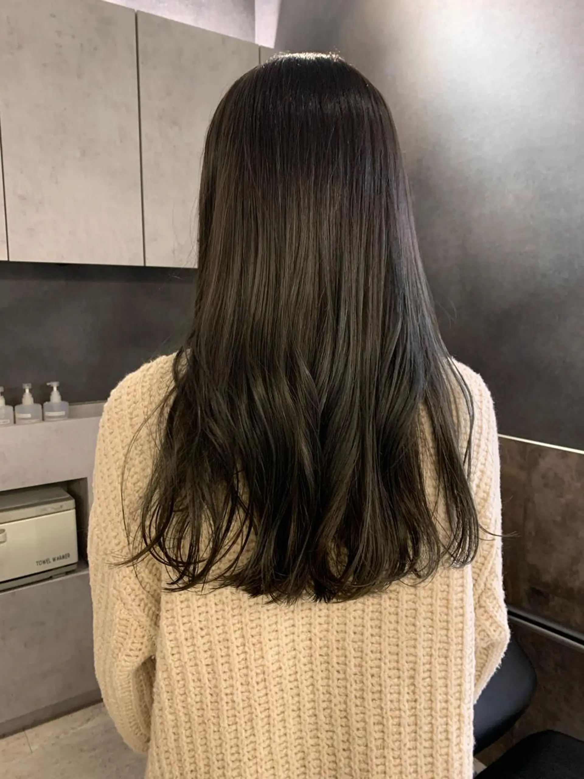 ロング カラー カット ヘアカラー SAKINO． ベージュカラーのヘアスタイル