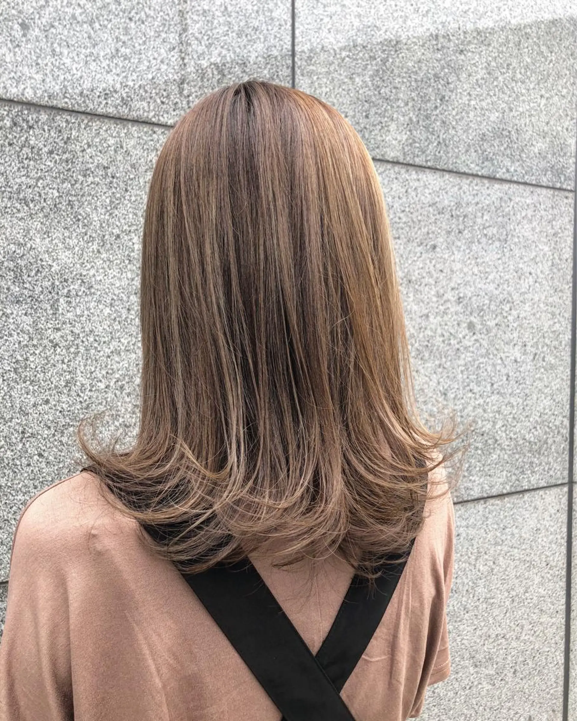 セミロング カラー グレージュ ハイトーンカラー ハイトーングレージュ TAKU 美容師のヘアスタイル