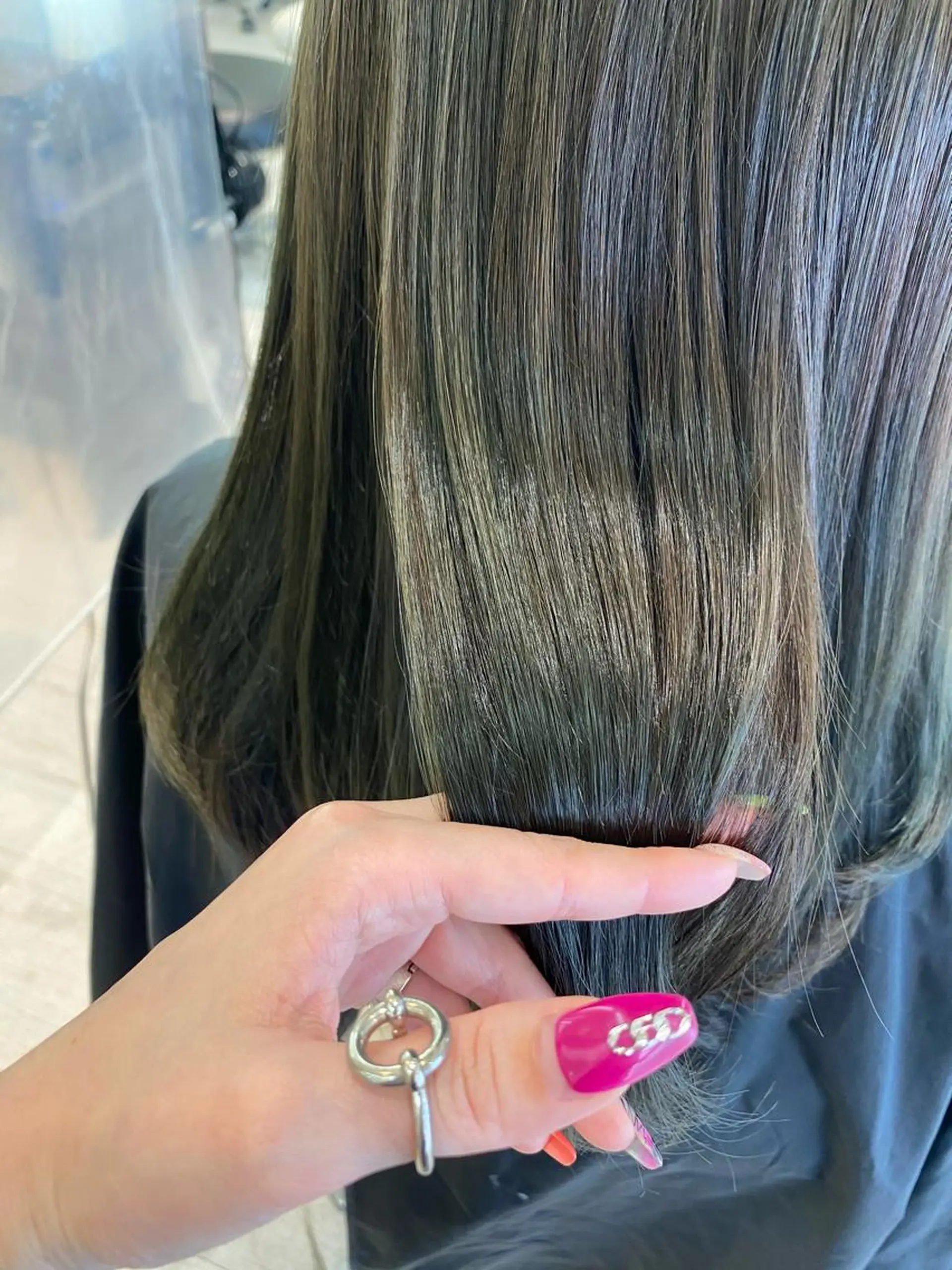 ロング カラー ベージュカラー ブリーチ ダブルカラー オリーブベージュ 小顔レイヤー/ ベージュ🤍Rieのヘアスタイル