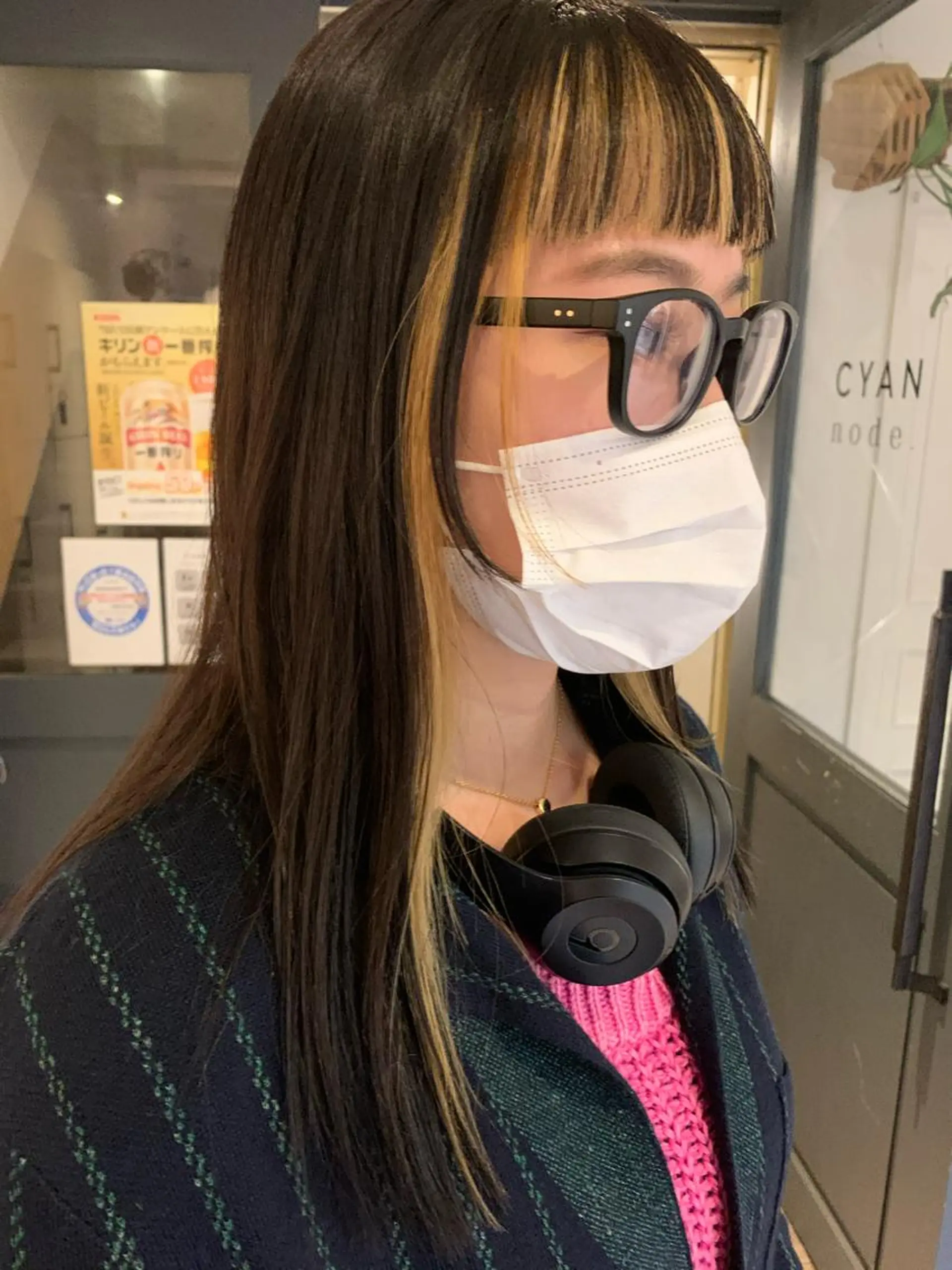 ロング カラー パーマ ヘアアレンジ メンズ キッズ ネイル マツエク・マツパ 顔まわりレイヤー レイヤーカット ロング オン眉 ロングネイル カット ヘアカラー トリートメント ウルフレイヤーカット /チヒロのヘアスタイル