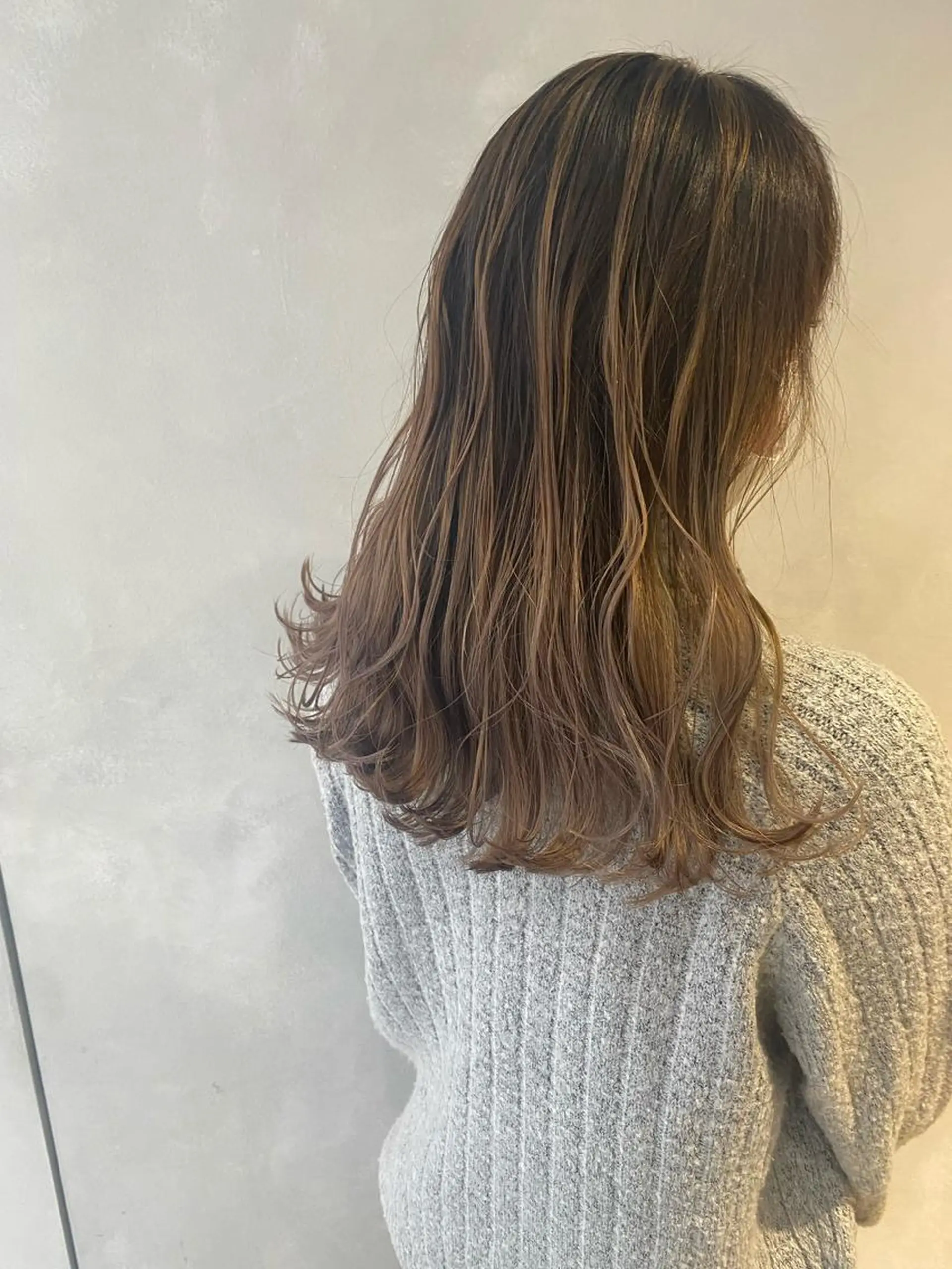 ロング カラー nishido ハイライト/パーマのヘアスタイル