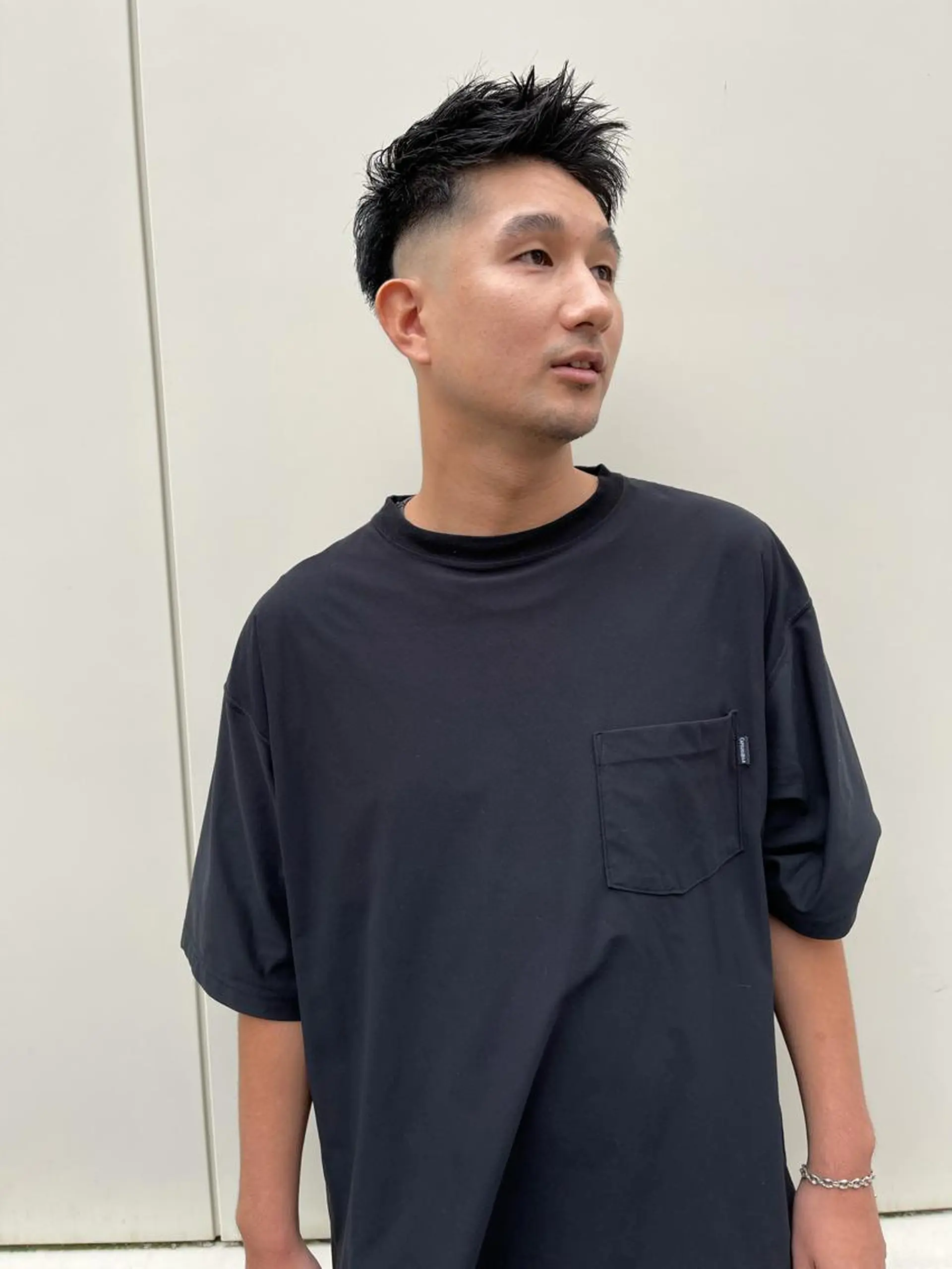 メンズ 顔まわりレイヤー デザインカットのヘアスタイル