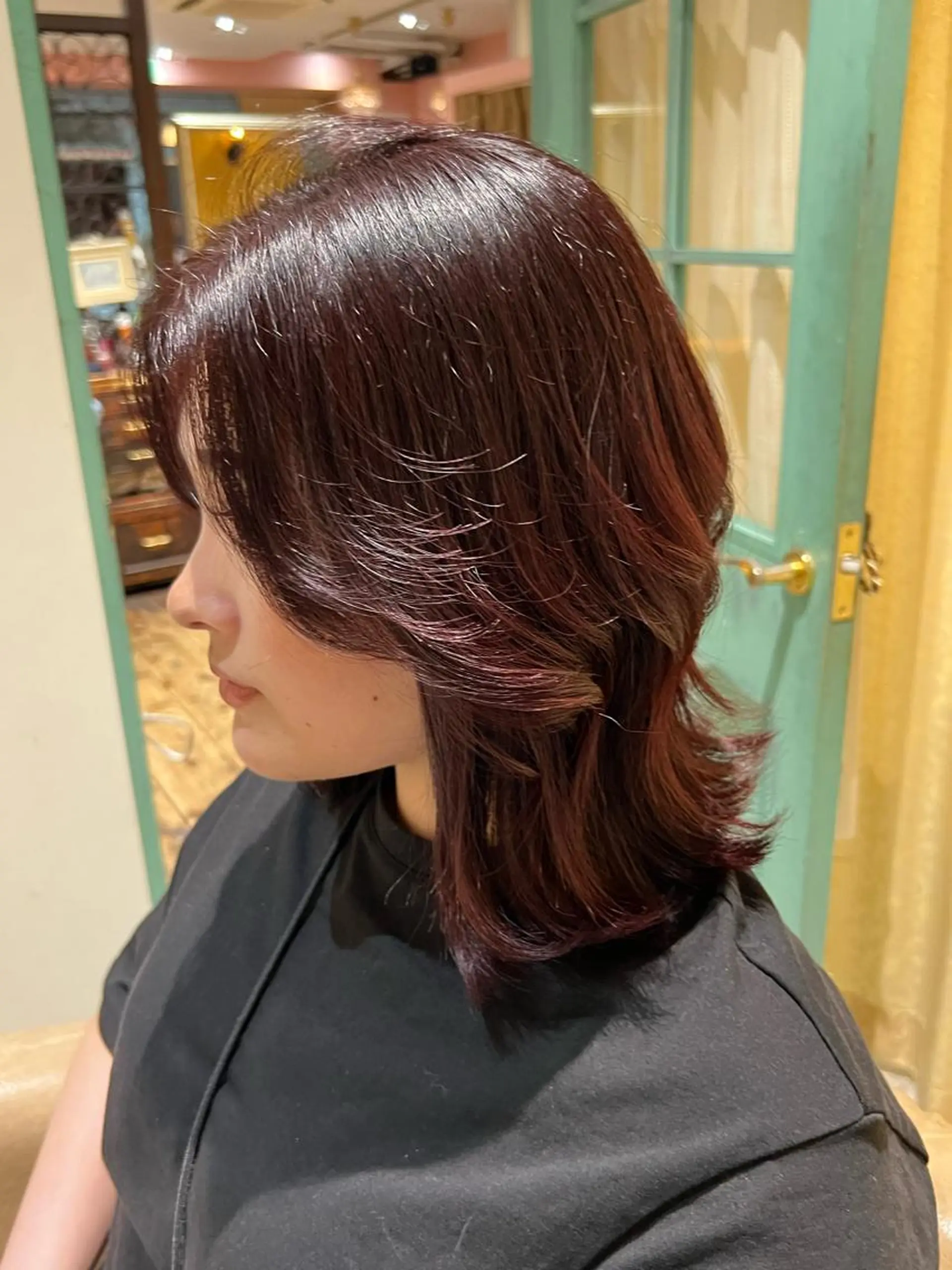 ミディアム カラー ボルドーカラー PON　ハイトーン ショートカット心斎橋のヘアスタイル