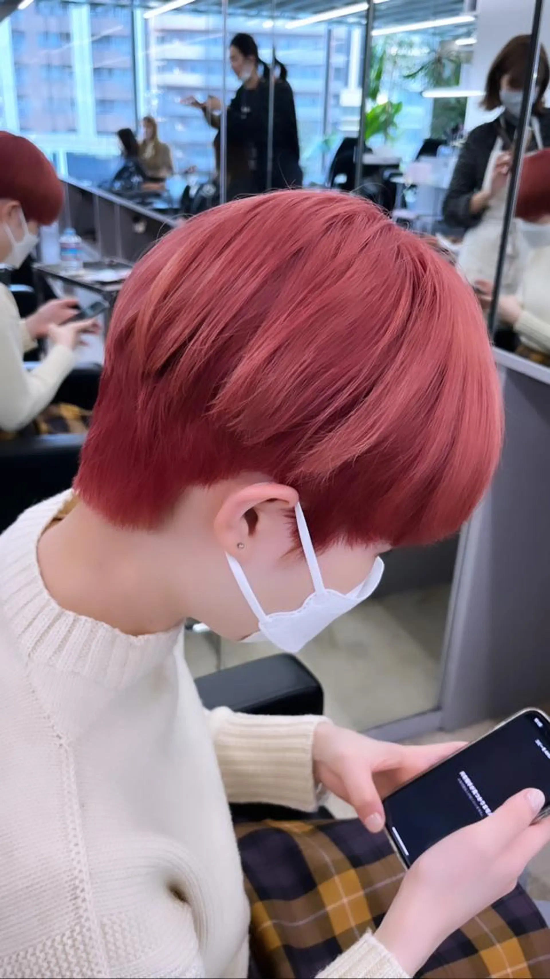 ショート カラー レイヤーカット/ 酸性ストレート梅田のヘアスタイル