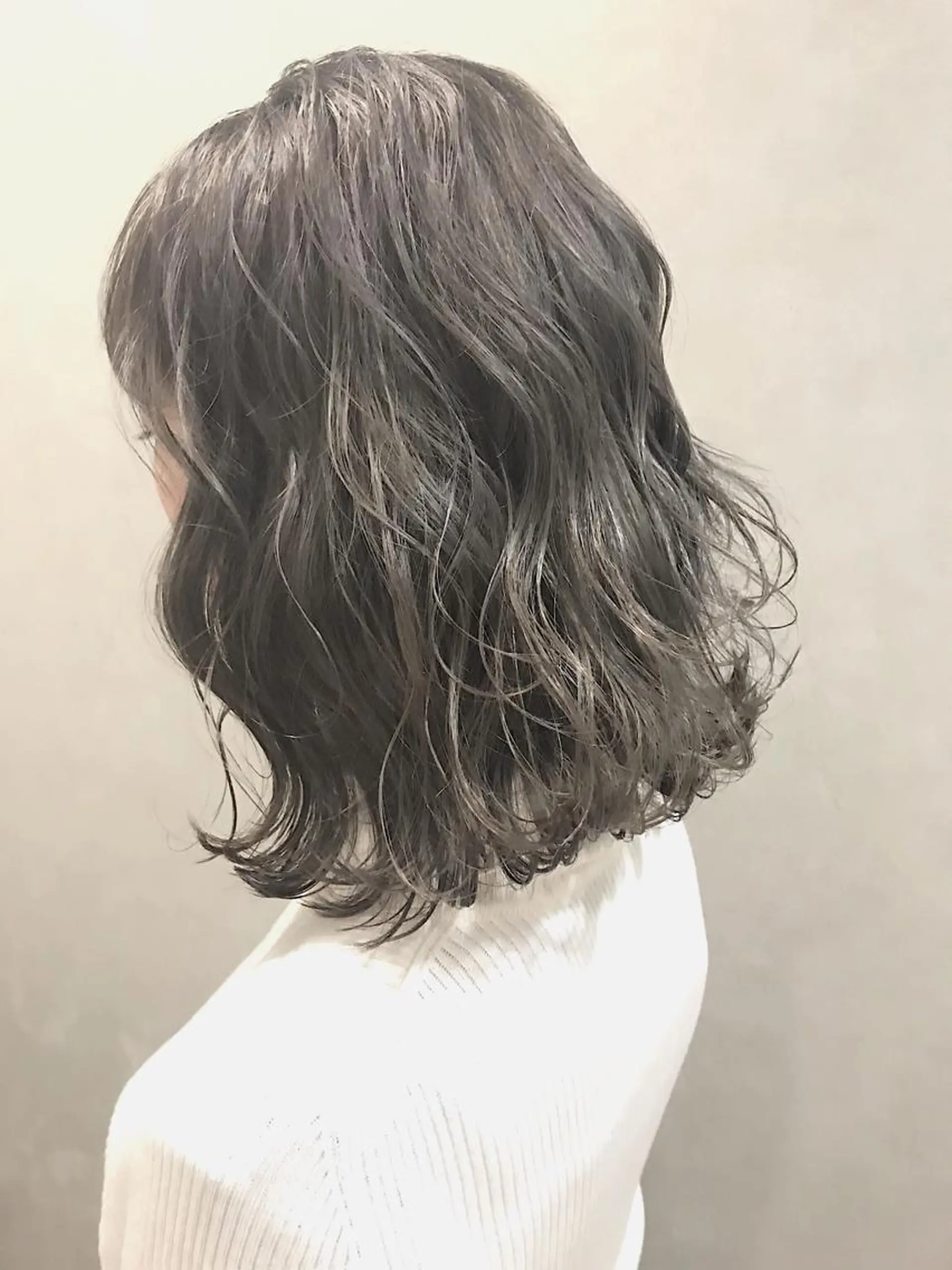ミディアム カラー ヘアアレンジ ブリーチ グレージュ ヘアカラー トリートメント lani ブリーチ /ダブルカラーのヘアスタイル