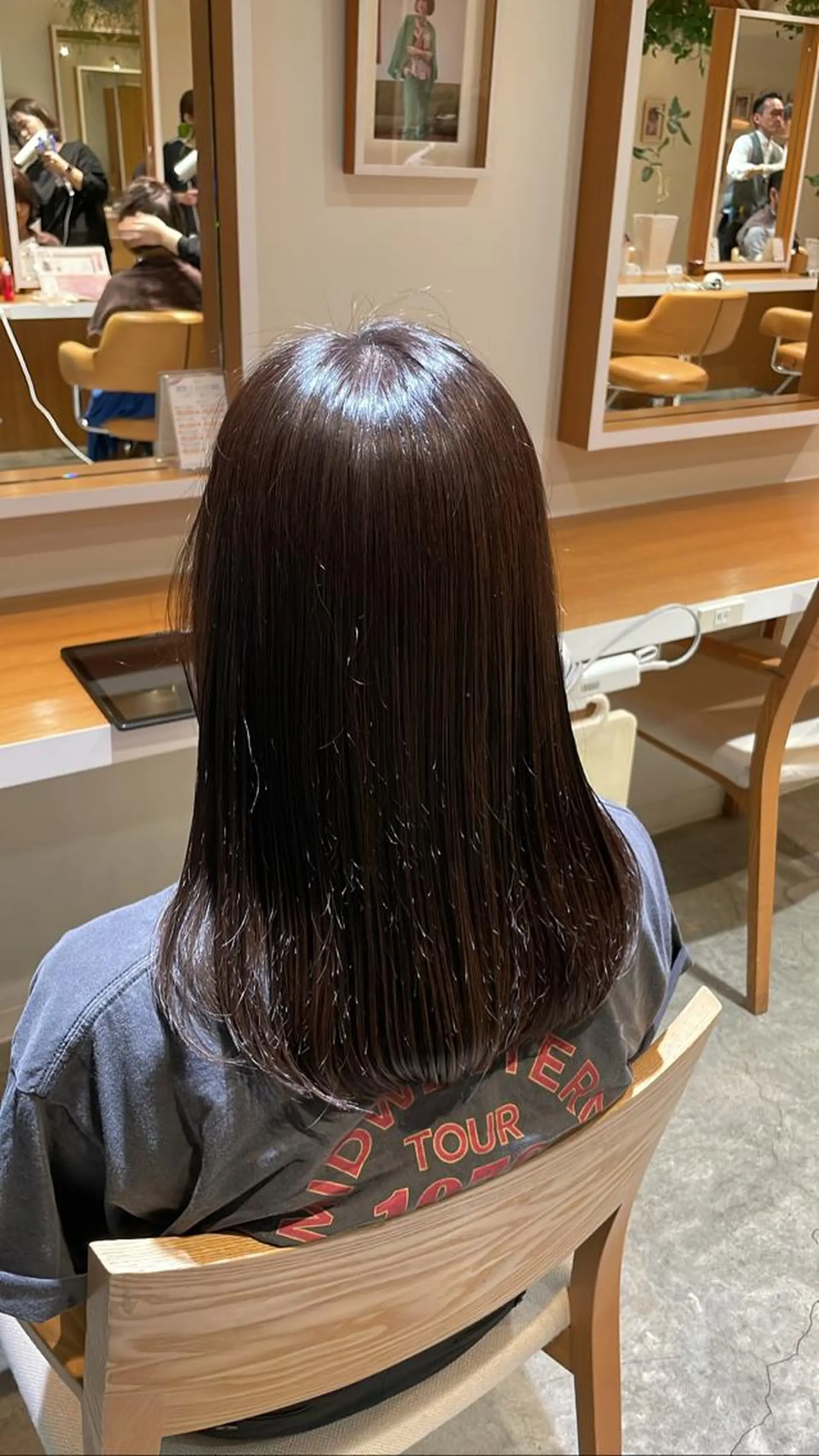 ロング カラー 山口 芽依のヘアスタイル