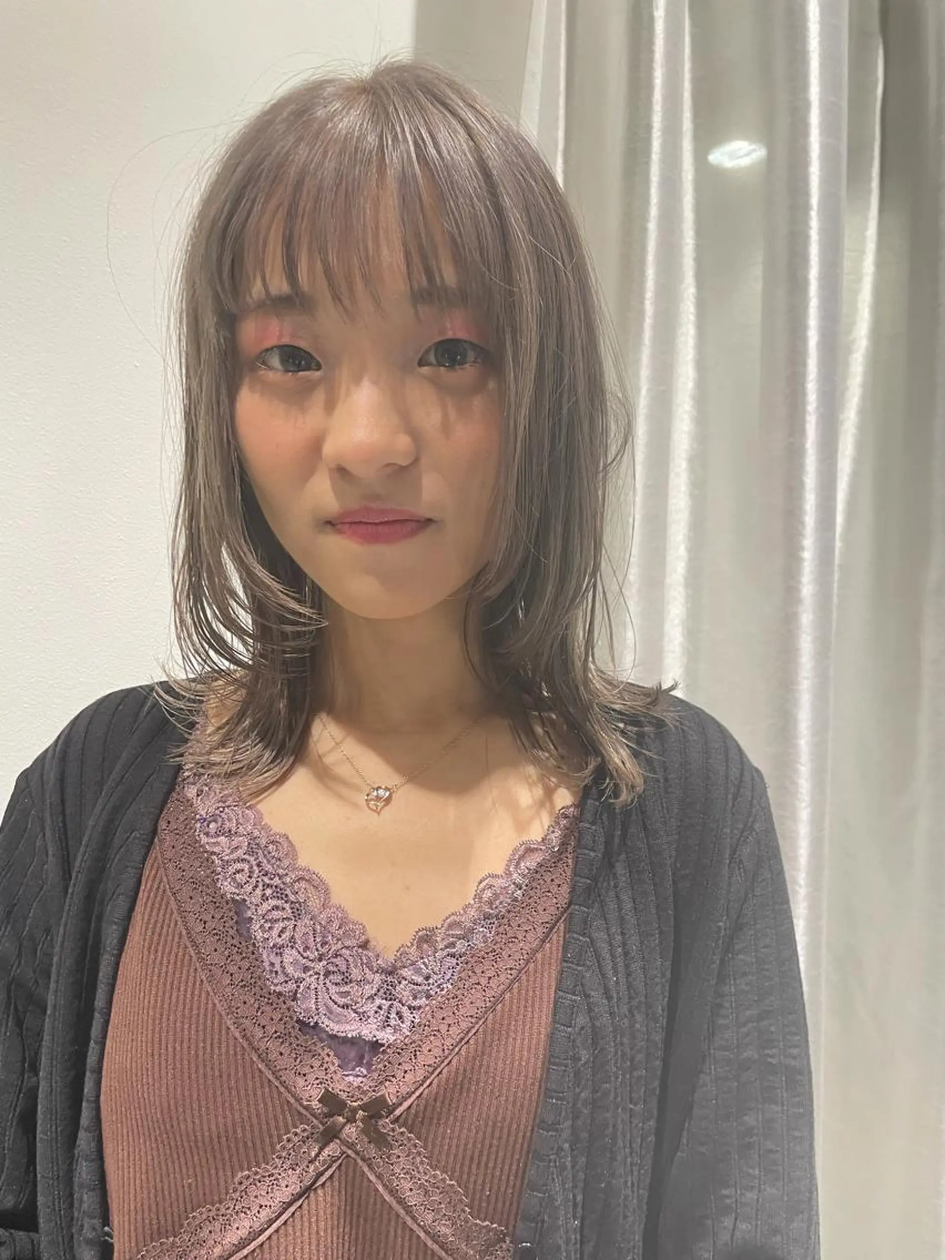 ミディアム ウルフカット tomo🍒パーマ ハイトーン似合わせのヘアスタイル