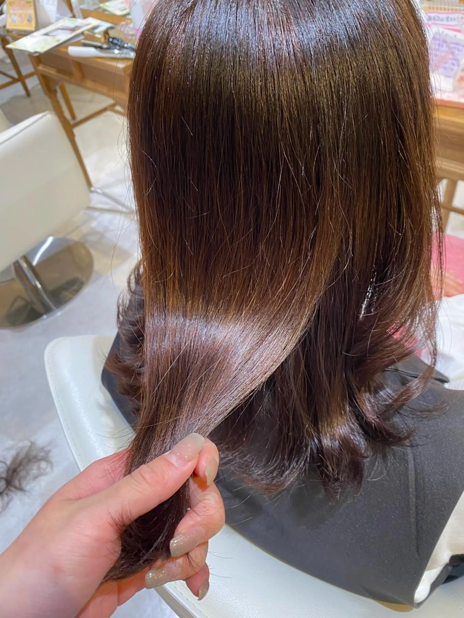 ミディアム カット ヘアカラー トリートメント 梛木 唯のヘアスタイル