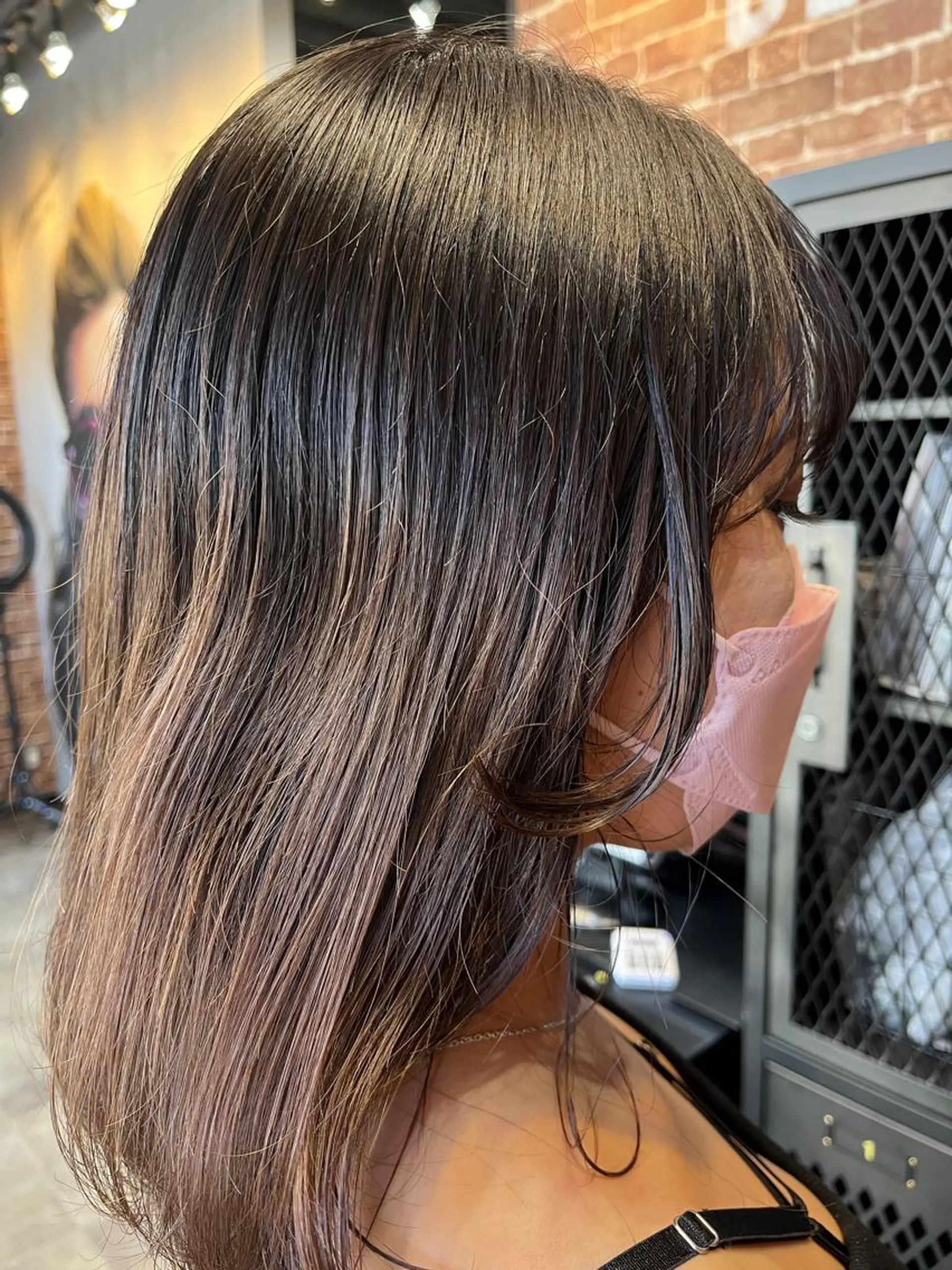 セミロング カラー パーマ ヘアアレンジ メンズ キッズ ネイル マツエク・マツパ アイブロウ メンズハイライト メンズパーマ セミロングパーマ ブラウンカラー ケアカラー 久木原 ゆりのヘアスタイル