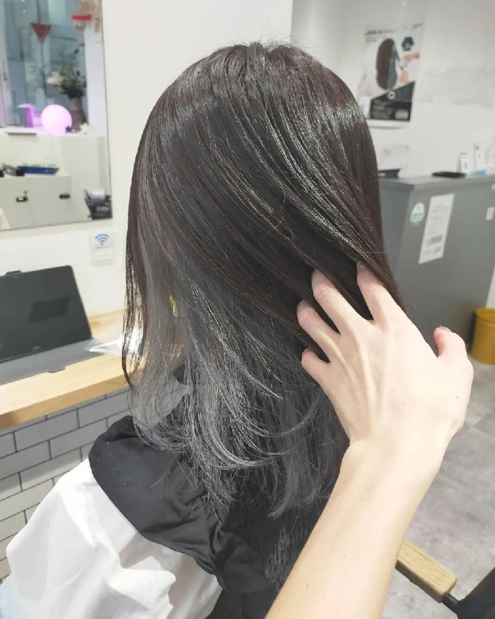 カラー セミロング グレージュ RU RIのヘアスタイル