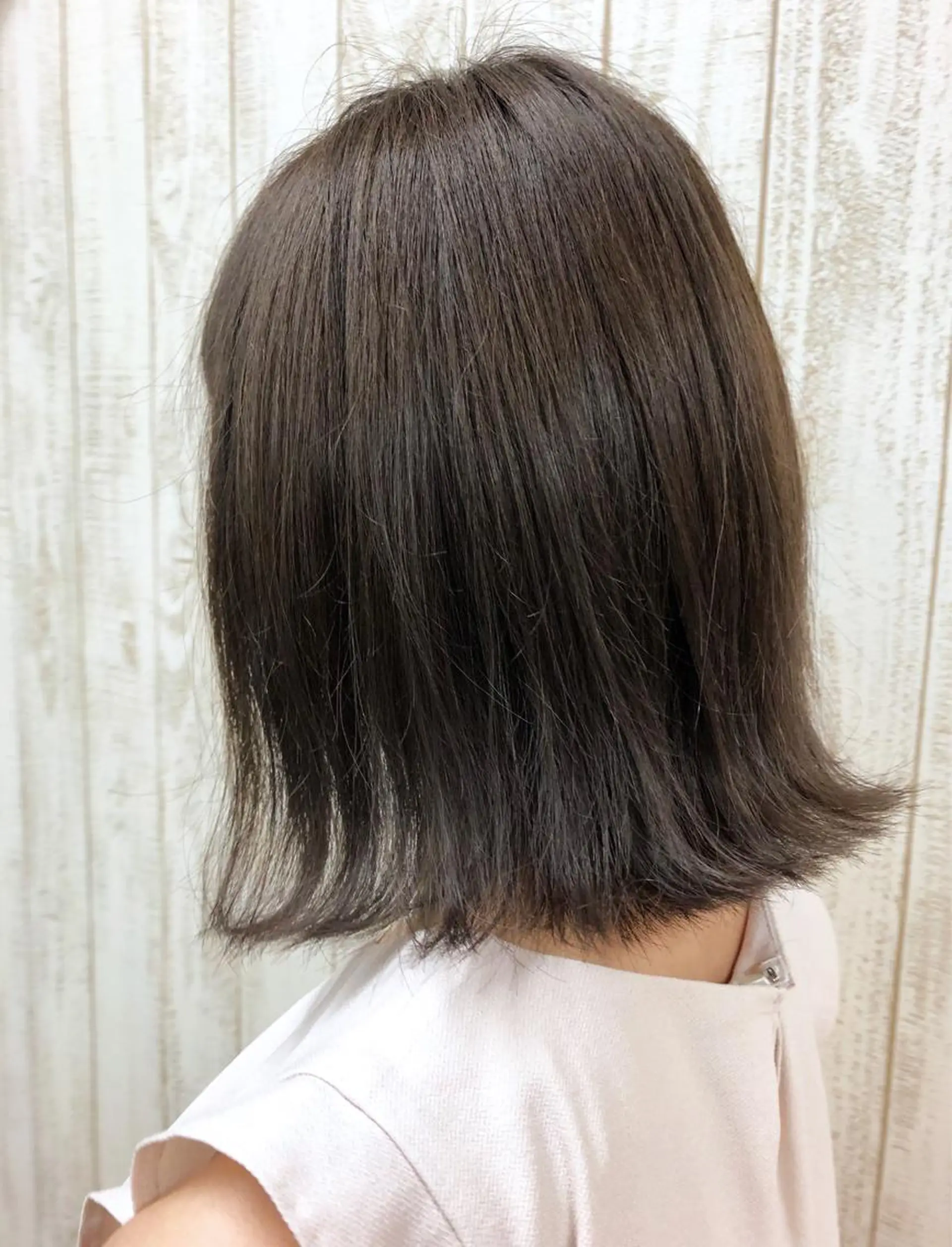 ミディアム カラー アッシュ ラベンダーカラー ラベンダーアッシュ 外ハネヘア カット ヘアカラー トリートメント 大栗 佑也  髪質改善のヘアスタイル