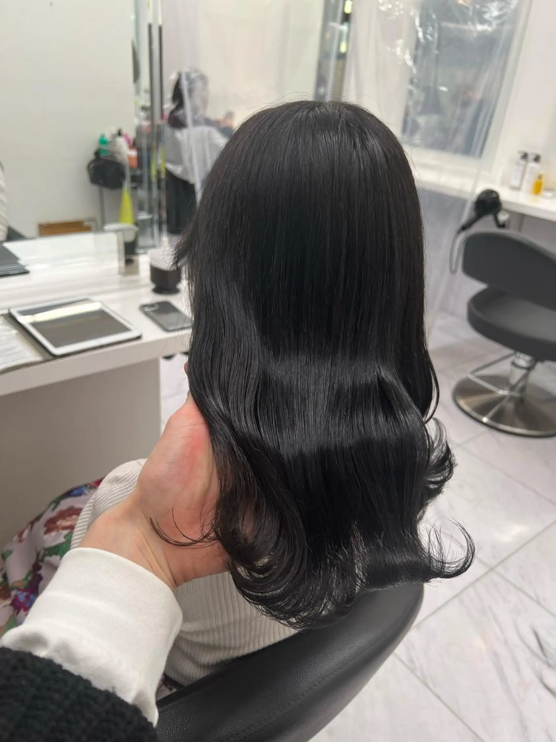 セミロング パーマ ヘアアレンジ メンズ マツエク・マツパ アイブロウ カット ヘアカラー トリートメント ヘッドスパ ヘアセット 韓国風ベージュ🤎 赤みなし🌿横浜🤎のヘアスタイル
