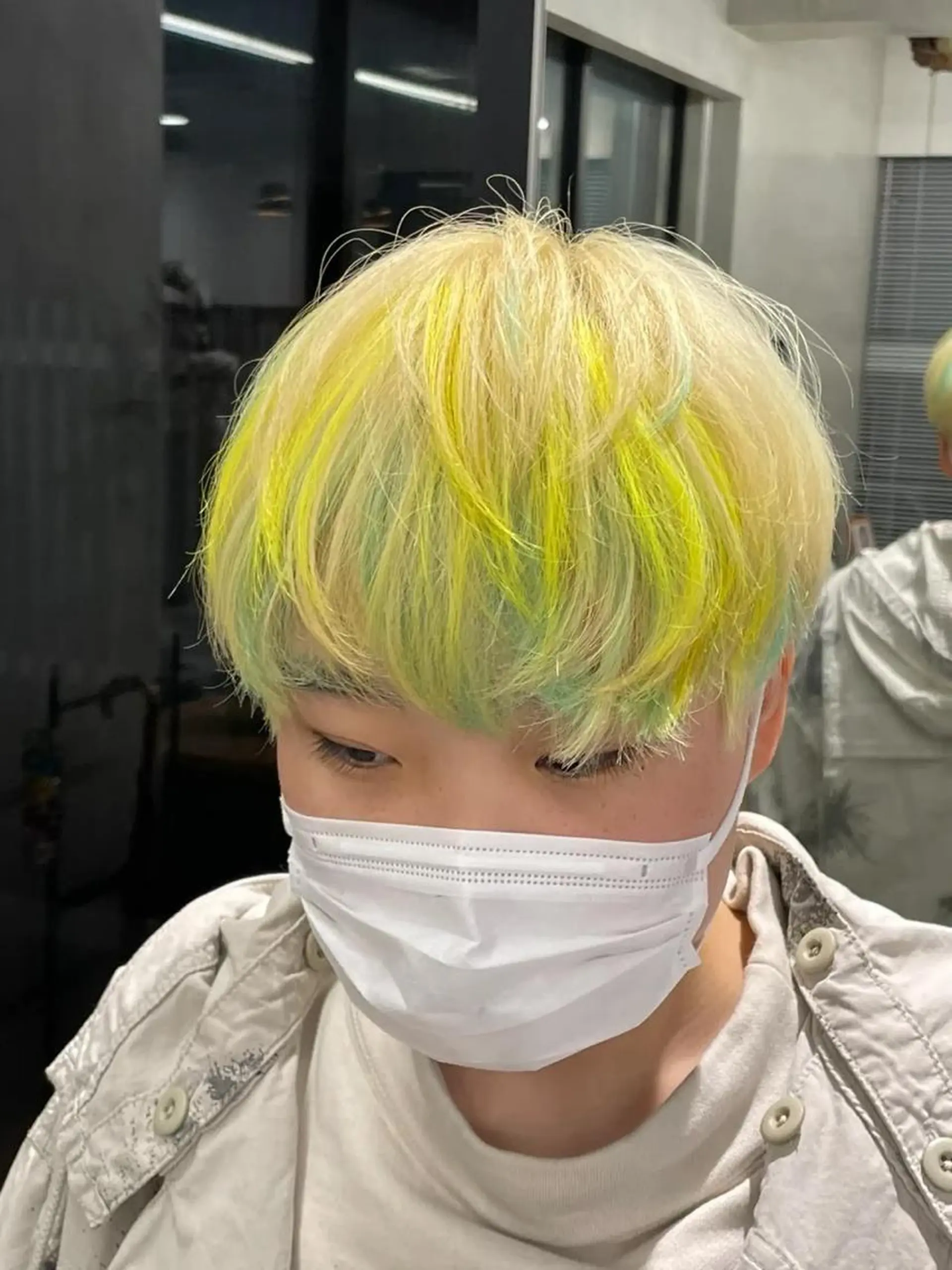 ショート カラー 鶴井 美空のヘアスタイル