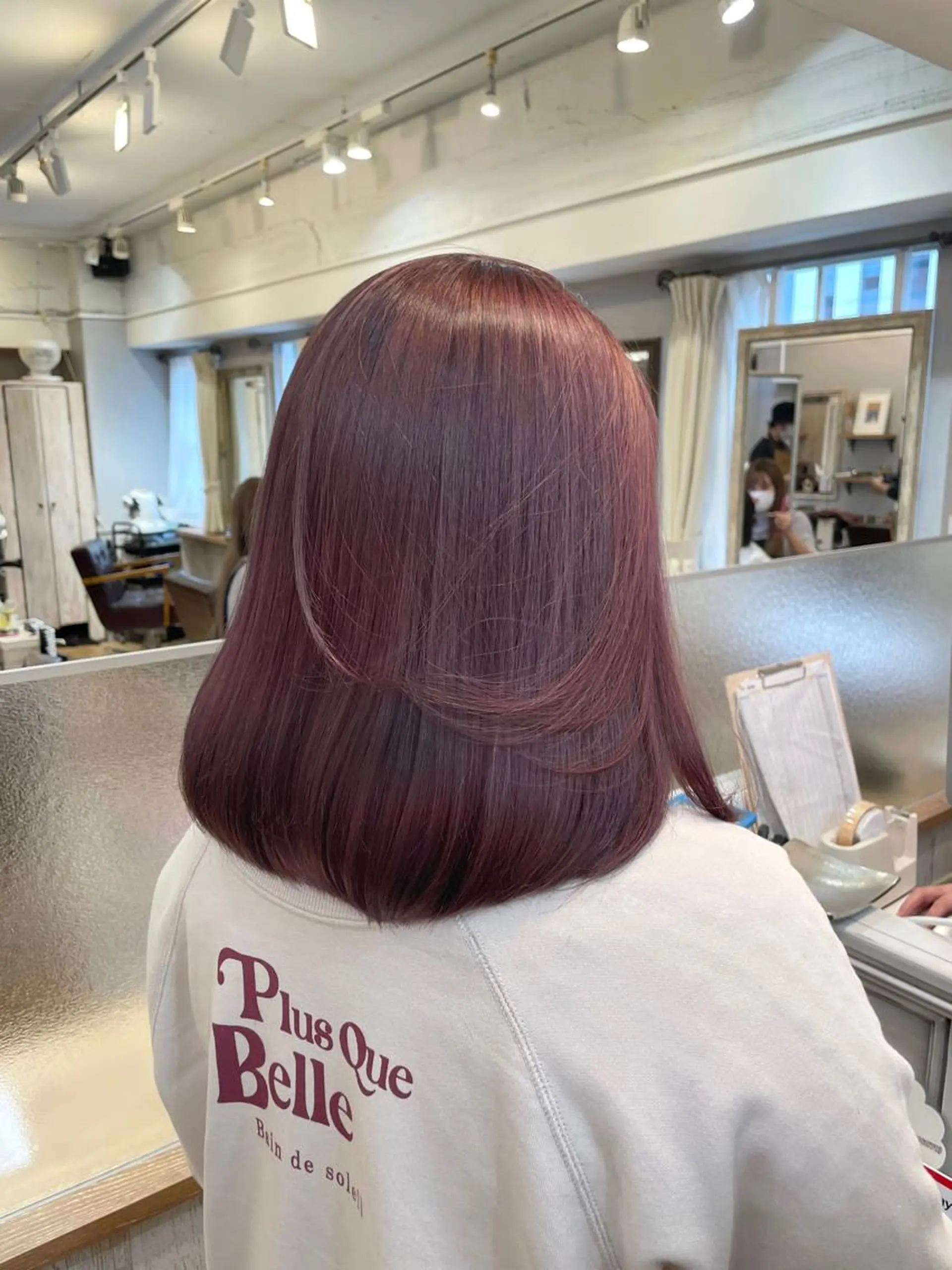 ミディアム カラー SALOWIN 新宿三丁目EAST所属・レイヤーカット layercut✂️のヘアスタイル