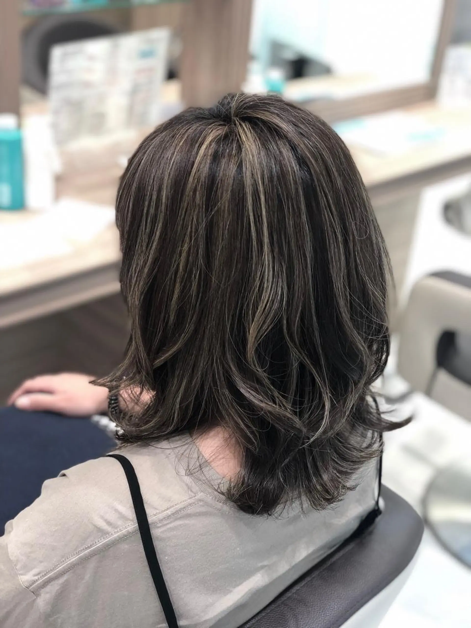 ミディアム カラー ハイライトカラー ハイライト 小島 仁美のヘアスタイル