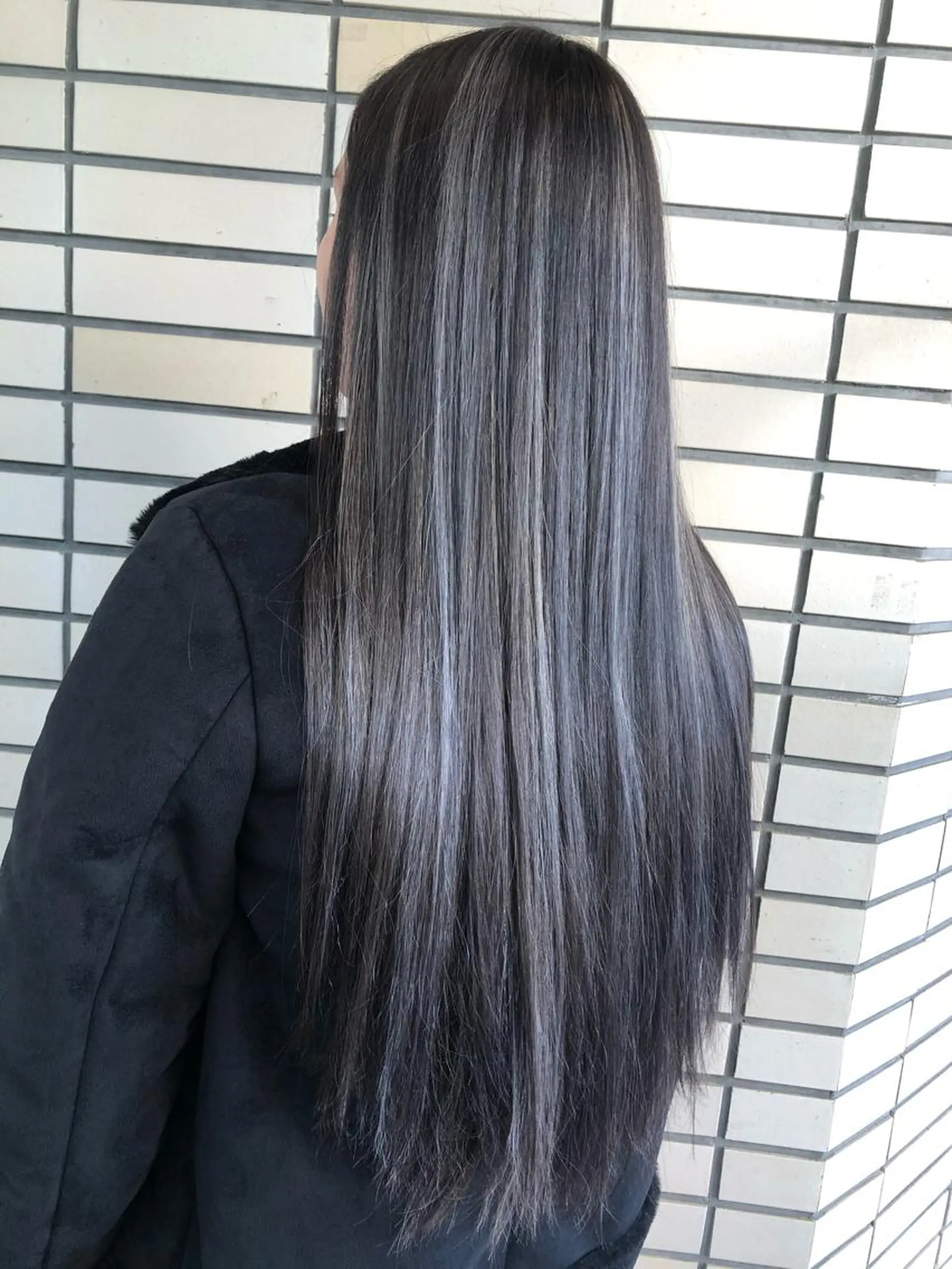 ロング カラー アッシュ ハイライトカラー シルバー ホワイトシルバー ハイライト ヘアカラー 🤍2nd🤍田所 美希のヘアスタイル