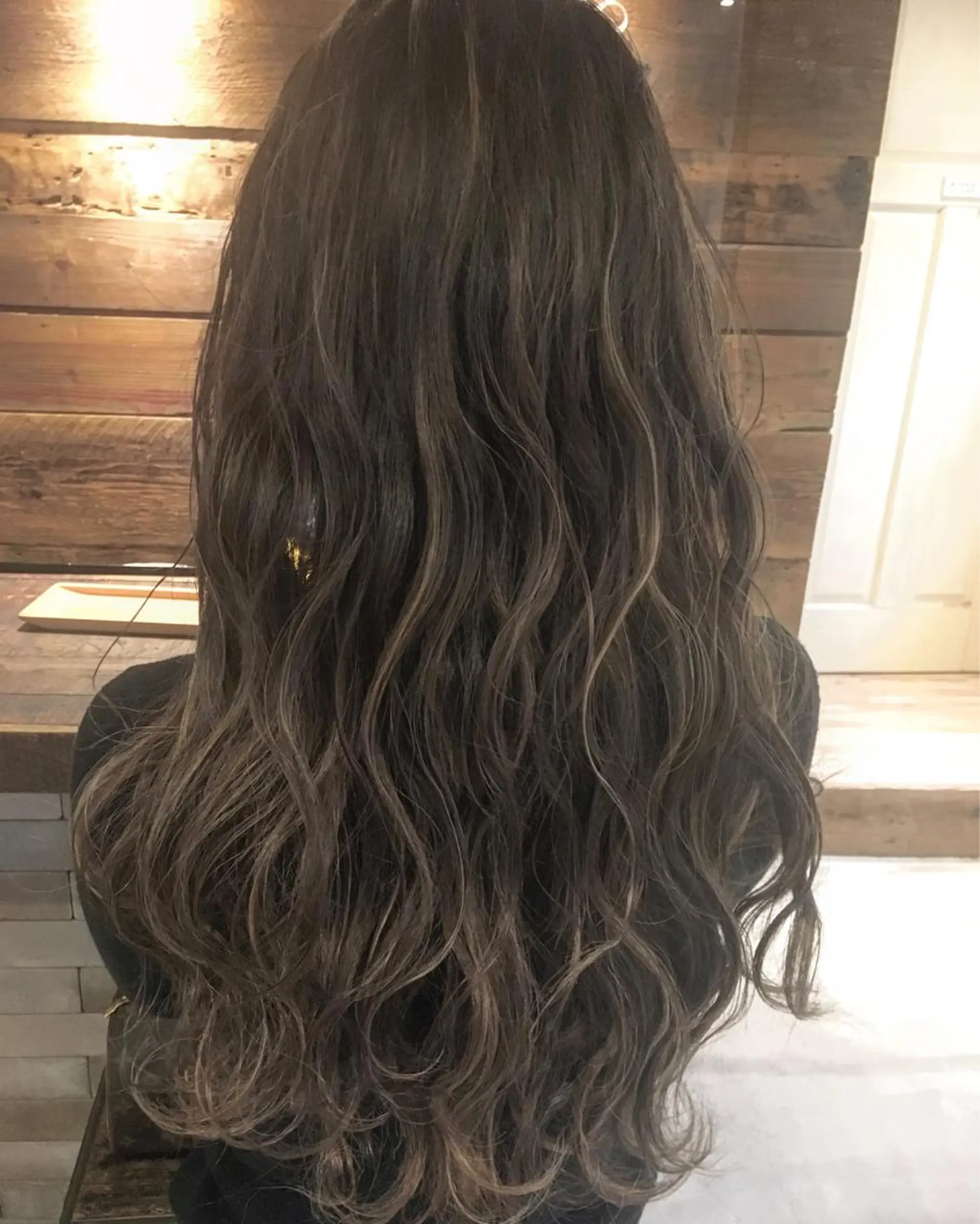 ロング カラー グレージュ ハイライトカラー ハイライト ハイトーン×髪質改善 KENTAのヘアスタイル