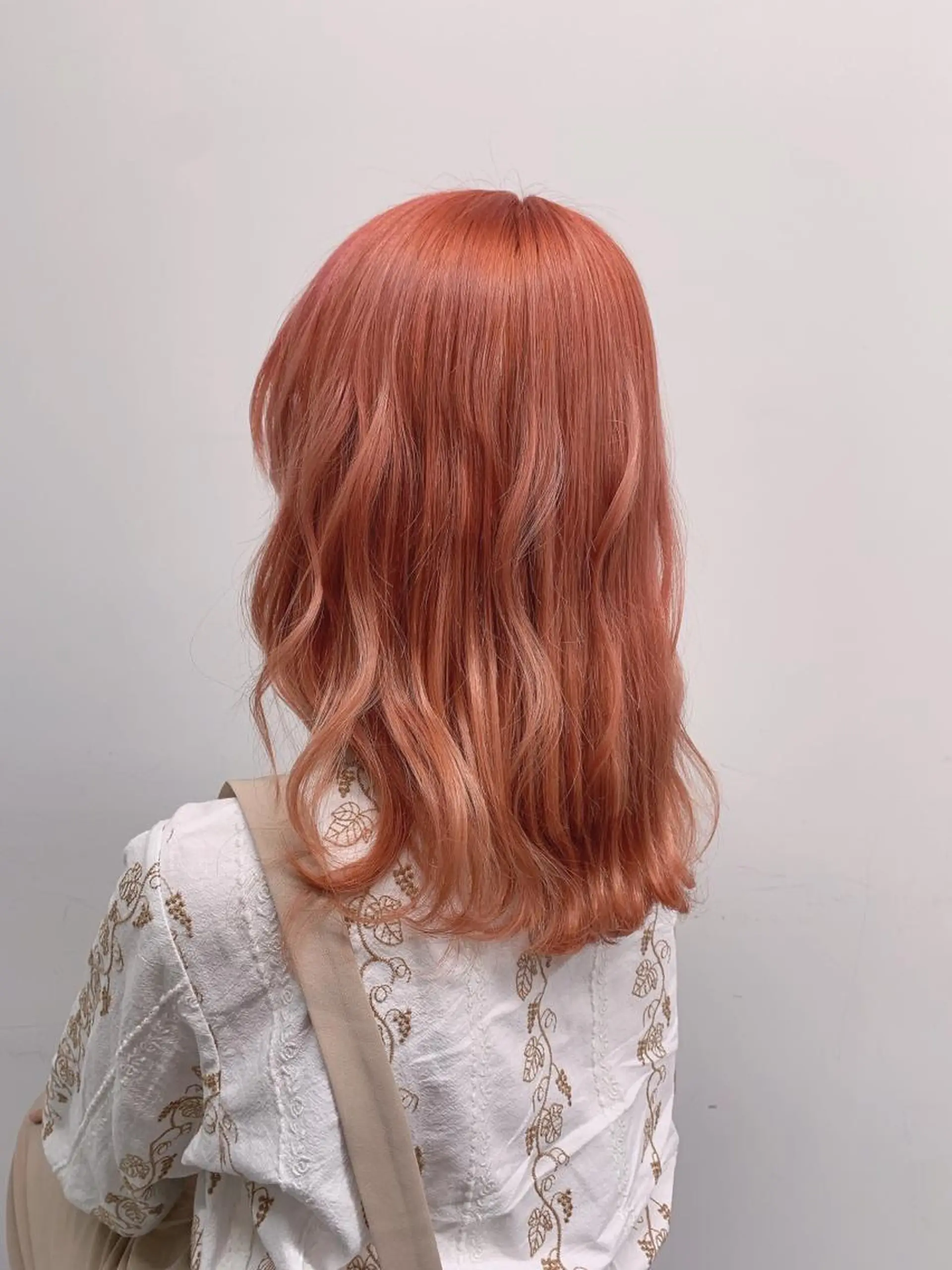 セミロング カラー ヘアカラー トリートメント ブリーチカラー 🩵MIZUKIのヘアスタイル