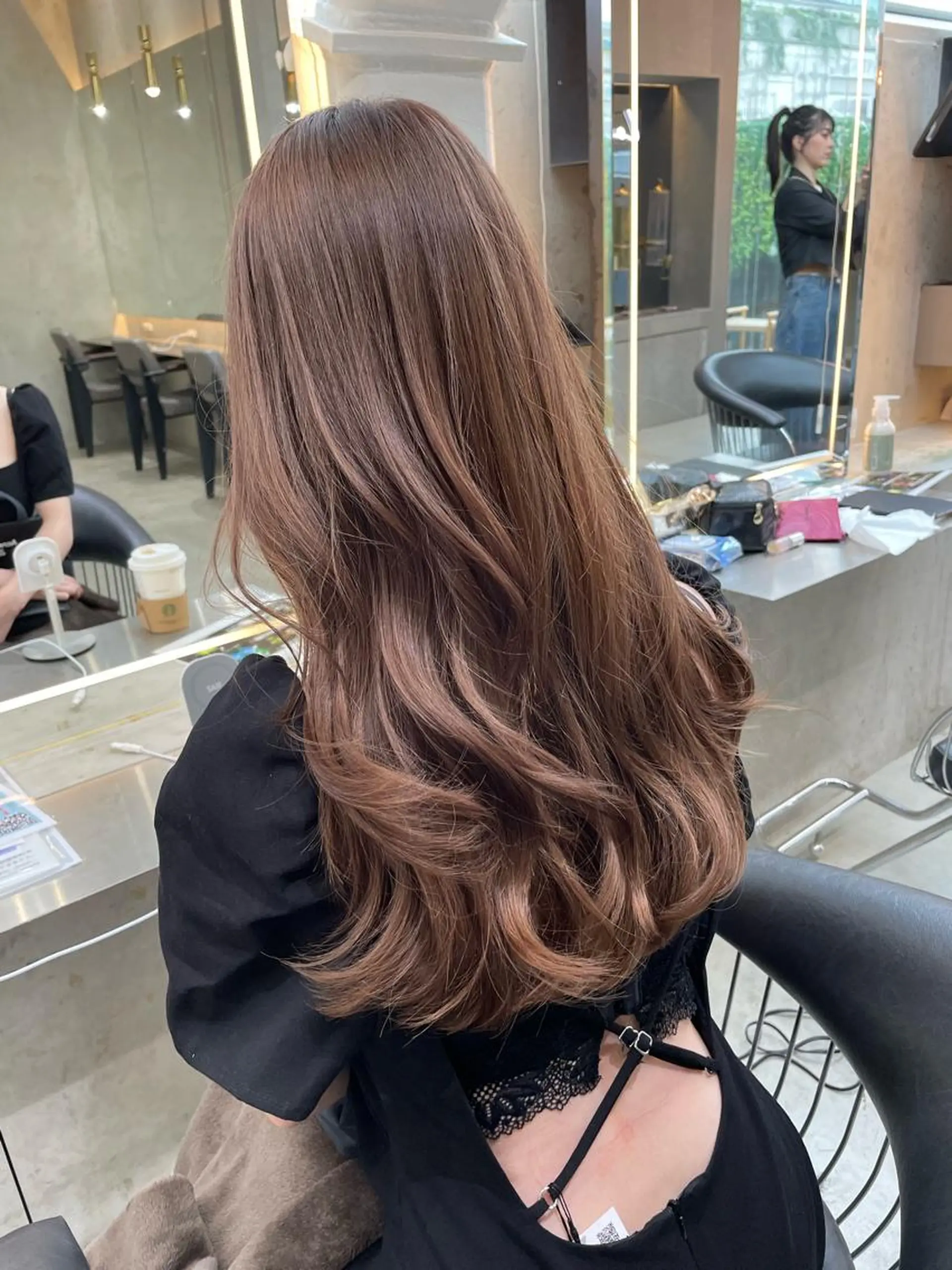 ロング カット ヘアカラー トリートメント 山本翔一郎 韓国顔周りレイヤーのヘアスタイル
