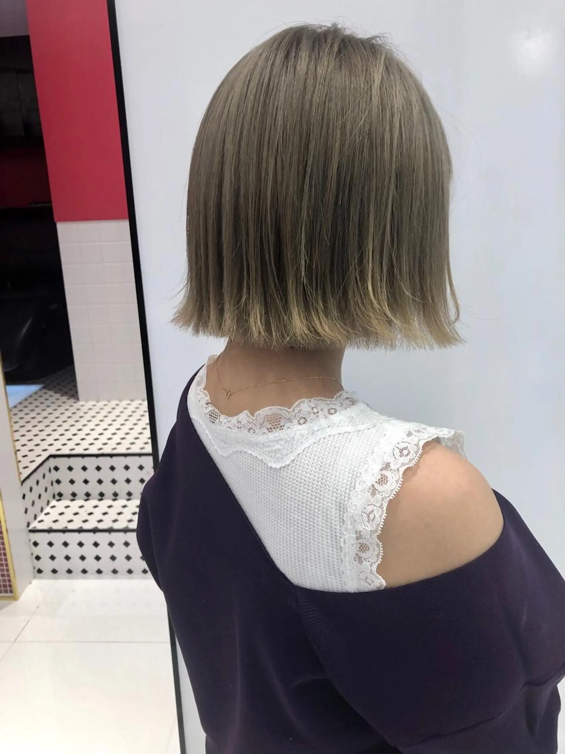 ミディアム カラー ブリーチ カット ヘアカラー 相川 愛実のヘアスタイル