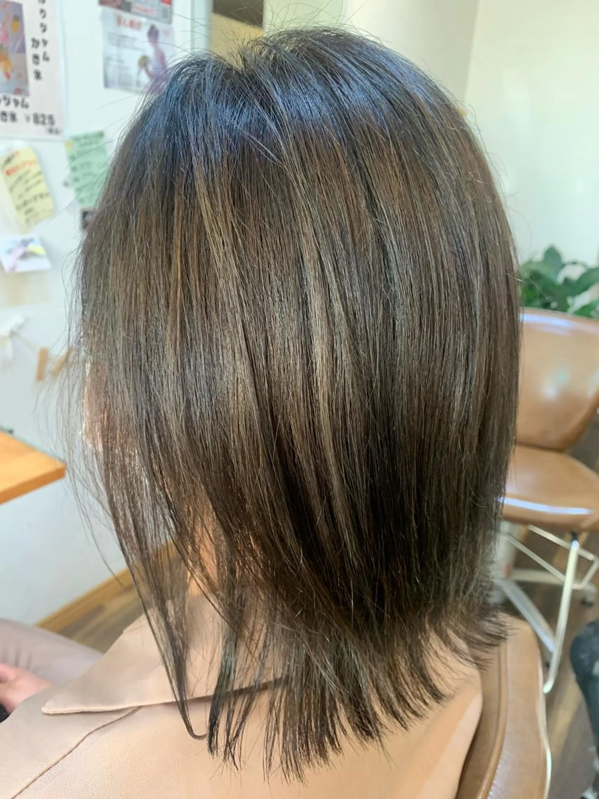 セミロング カラー 石川 奈緒子のヘアスタイル