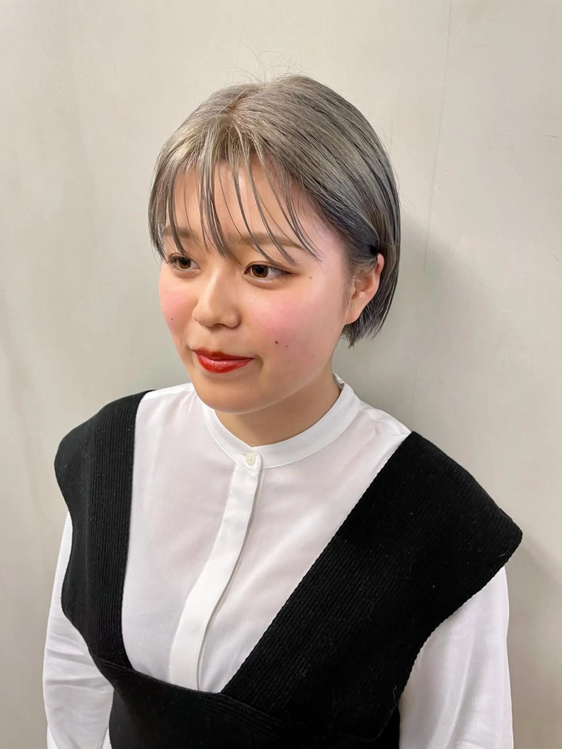 ショート カラー ブリーチ ヘアカラー トリートメント tatsumi/ボブ ウルフ/レイヤーのヘアスタイル