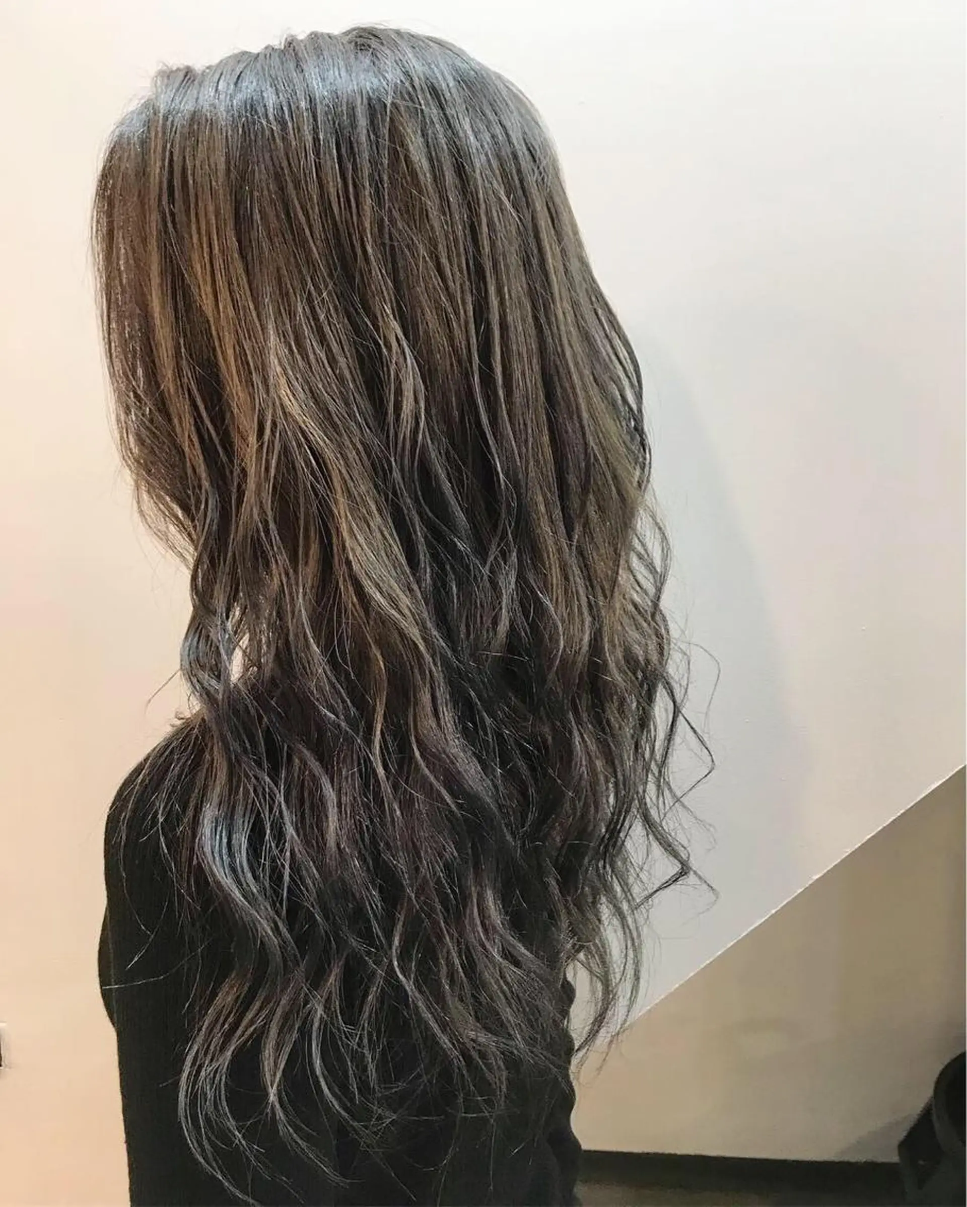 ロング カラー グレージュ シルバー シルバーグレージュ ヘアカラー ブリーチ特化 / share 元太のヘアスタイル