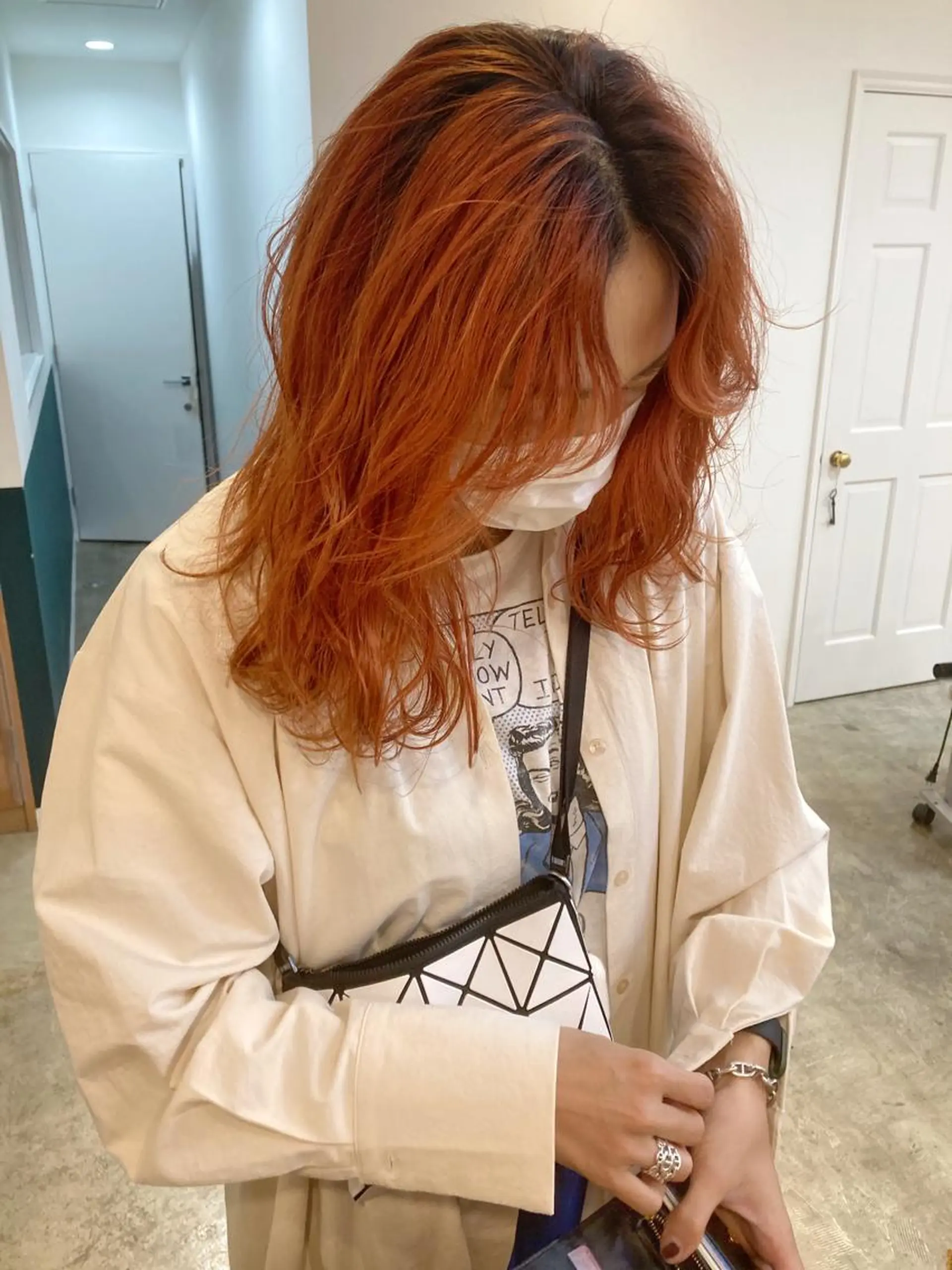 セミロング カラー パーマ セミロングパーマ ブリーチ ケアブリーチ オレンジ カット ヘアカラー カラーリスト菅野 竜矢🌈のヘアスタイル