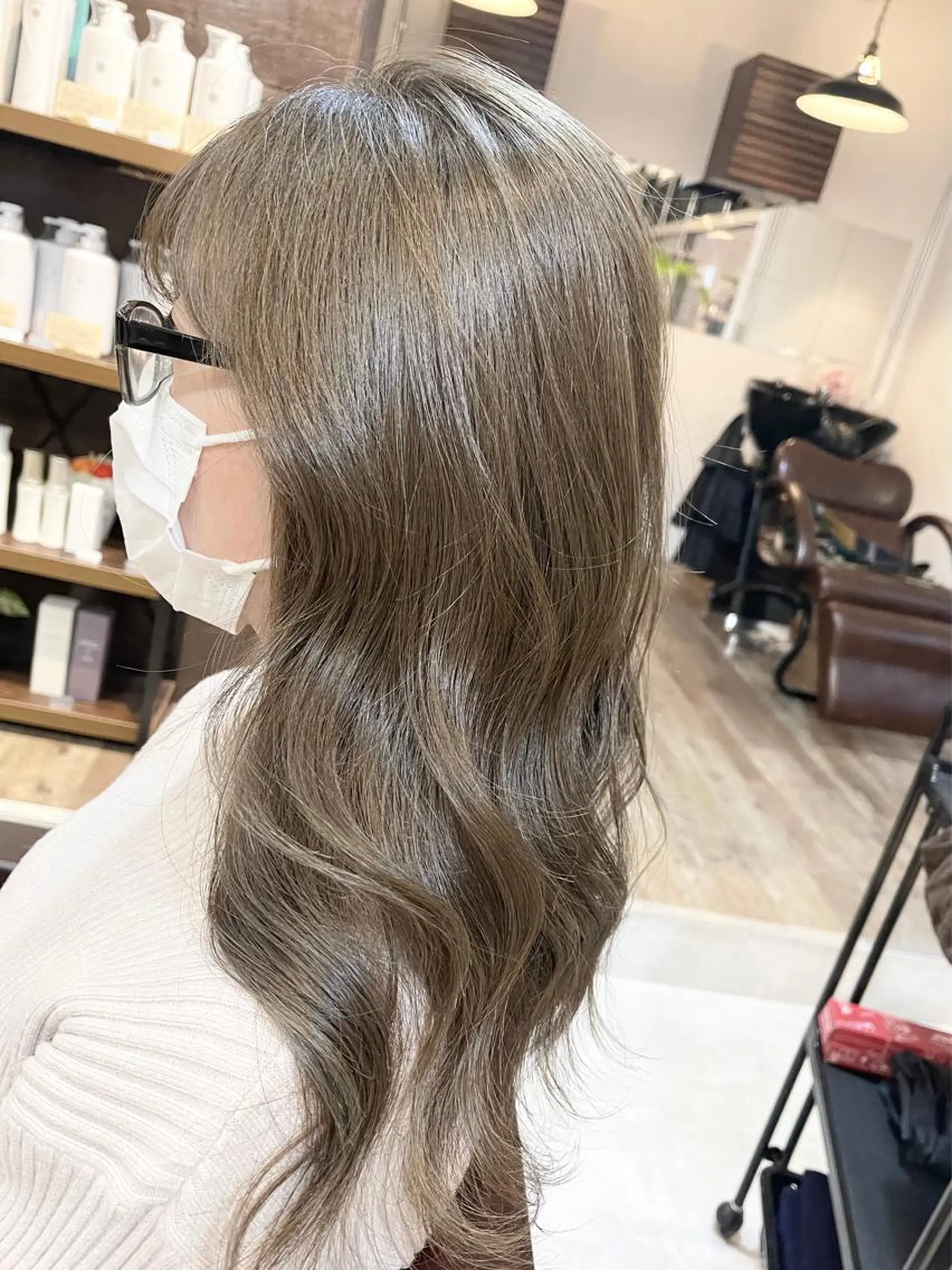 ロング カラー ブリーチ グレージュ 髪質改善で 憧れの潤艶美髪にのヘアスタイル