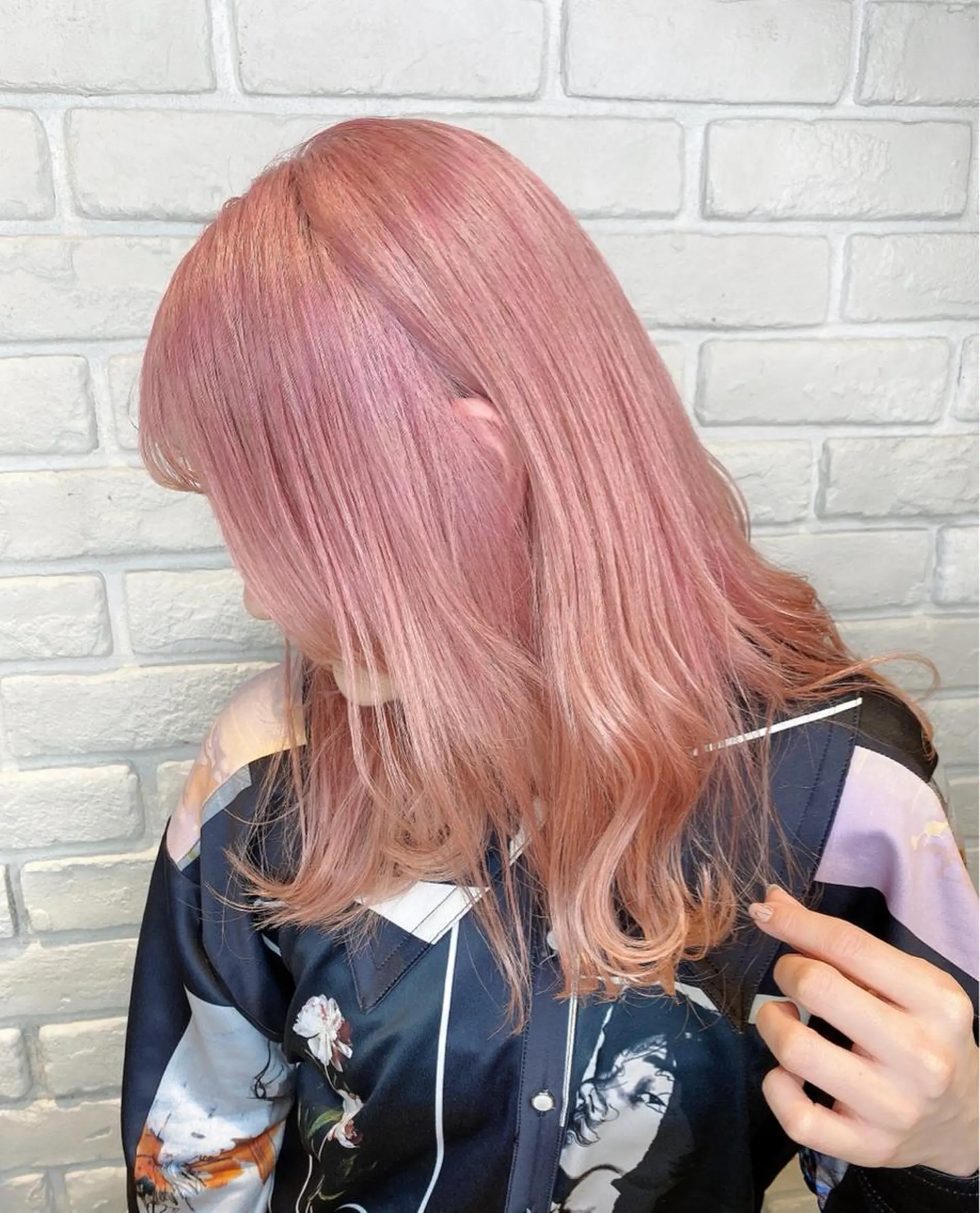 セミロング カラー ピンクカラー 森本 笑のヘアスタイル