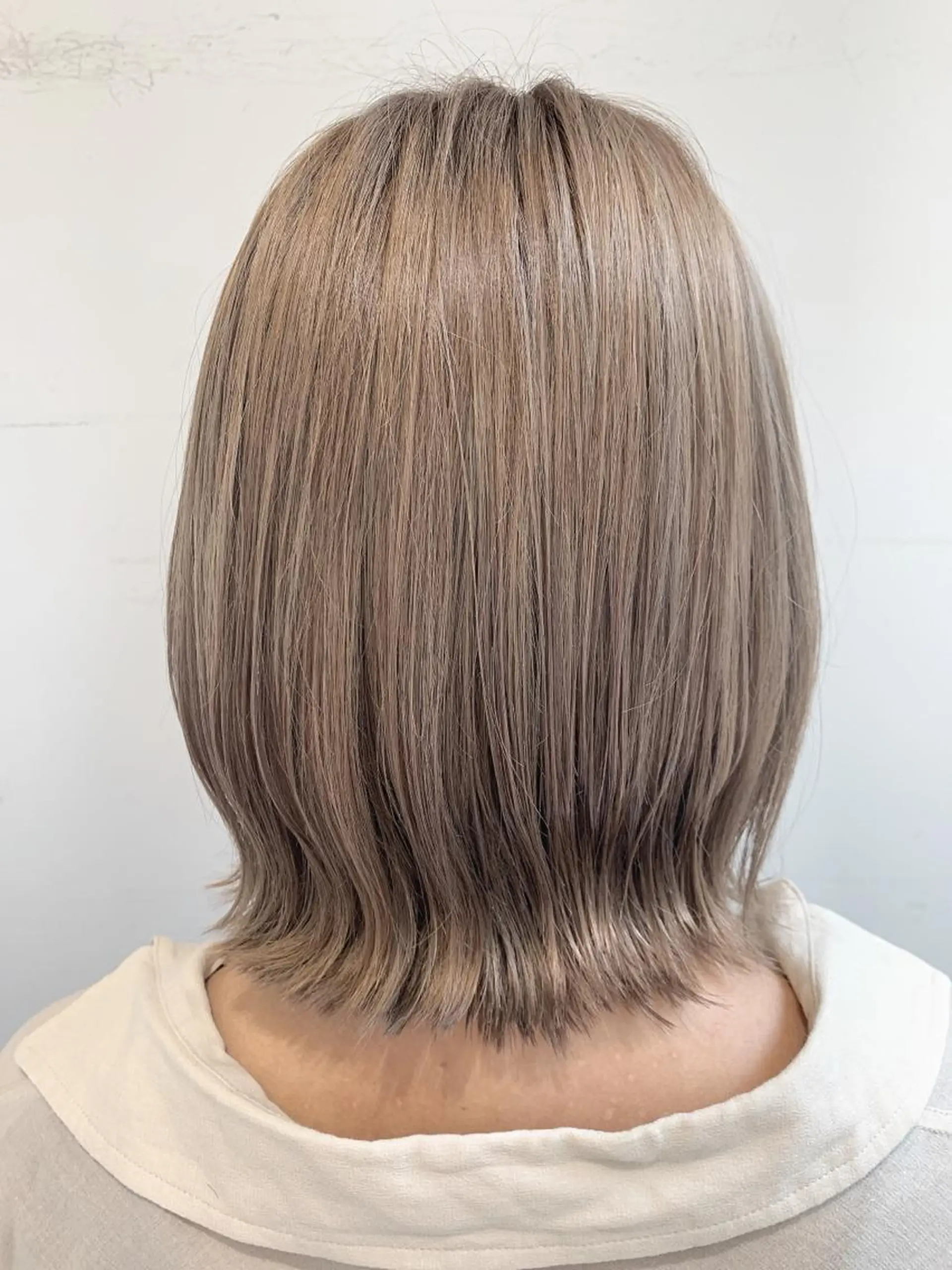 ミディアム カラー ベージュカラー ブリーチ ミルクティーベージュ ヘアカラー トリートメント 🦖鶴岡 香純🦖のヘアスタイル