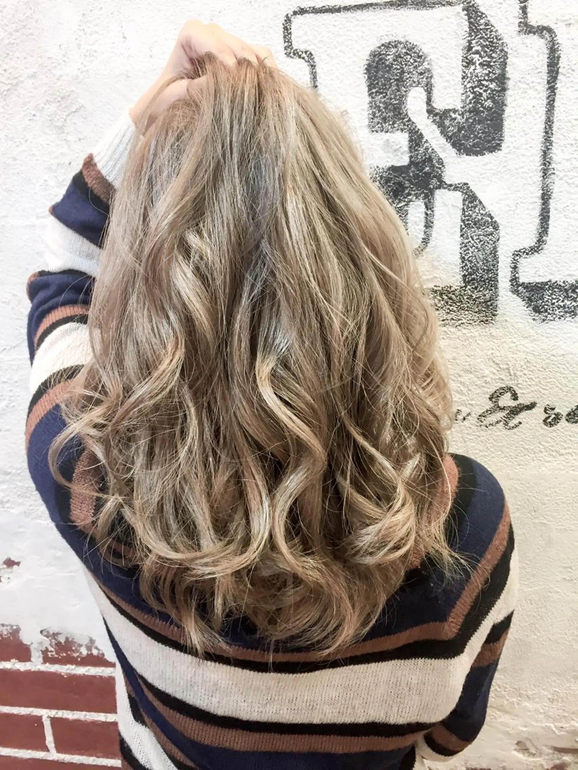 セミロング EIGHT plum TOKIOリミテッドのヘアスタイル